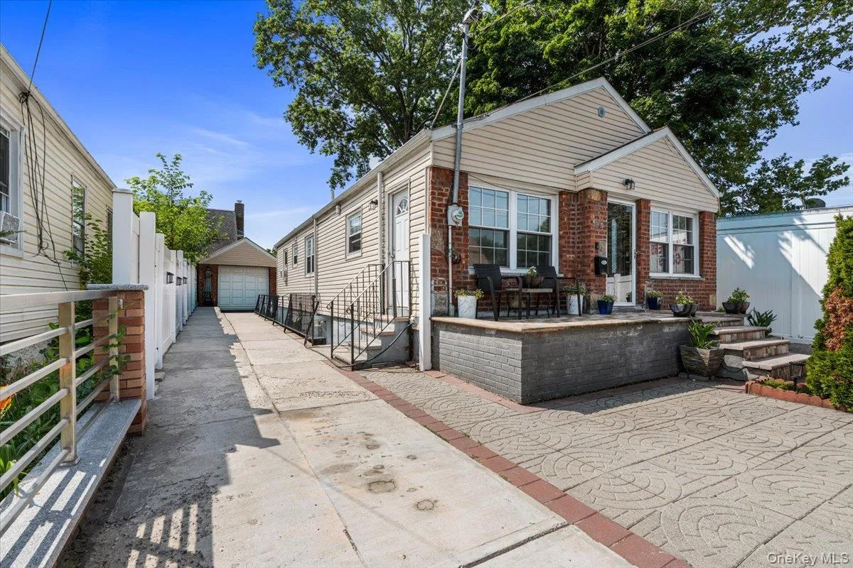 18710 121st Avenue, New York, NY, 4 Bedrooms Bedrooms, 8 Rooms Rooms,2 BathroomsBathrooms,Residential,For Rent,121st,0,1026341 18710 121st Avenue, New York, NY, 4 Bedrooms Bedrooms, 8 Rooms Rooms,2 BathroomsBathrooms,Residential,For Rent,121st,0,1026341