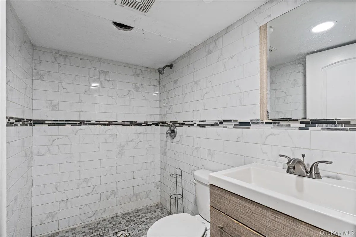 18710 121st Avenue, New York, NY, 4 Bedrooms Bedrooms, 8 Rooms Rooms,2 BathroomsBathrooms,Residential,For Rent,121st,0,1026341 18710 121st Avenue, New York, NY, 4 Bedrooms Bedrooms, 8 Rooms Rooms,2 BathroomsBathrooms,Residential,For Rent,121st,0,1026341