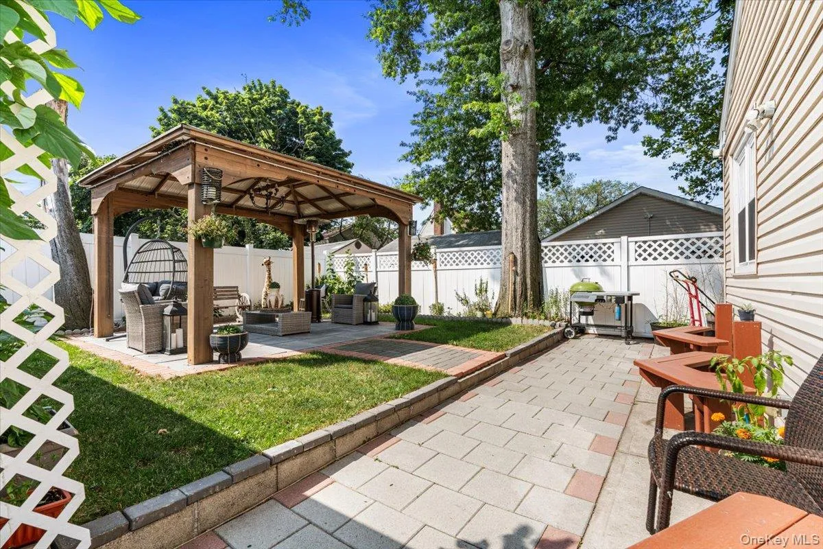 18710 121st Avenue, New York, NY, 4 Bedrooms Bedrooms, 8 Rooms Rooms,2 BathroomsBathrooms,Residential,For Rent,121st,0,1026341 18710 121st Avenue, New York, NY, 4 Bedrooms Bedrooms, 8 Rooms Rooms,2 BathroomsBathrooms,Residential,For Rent,121st,0,1026341