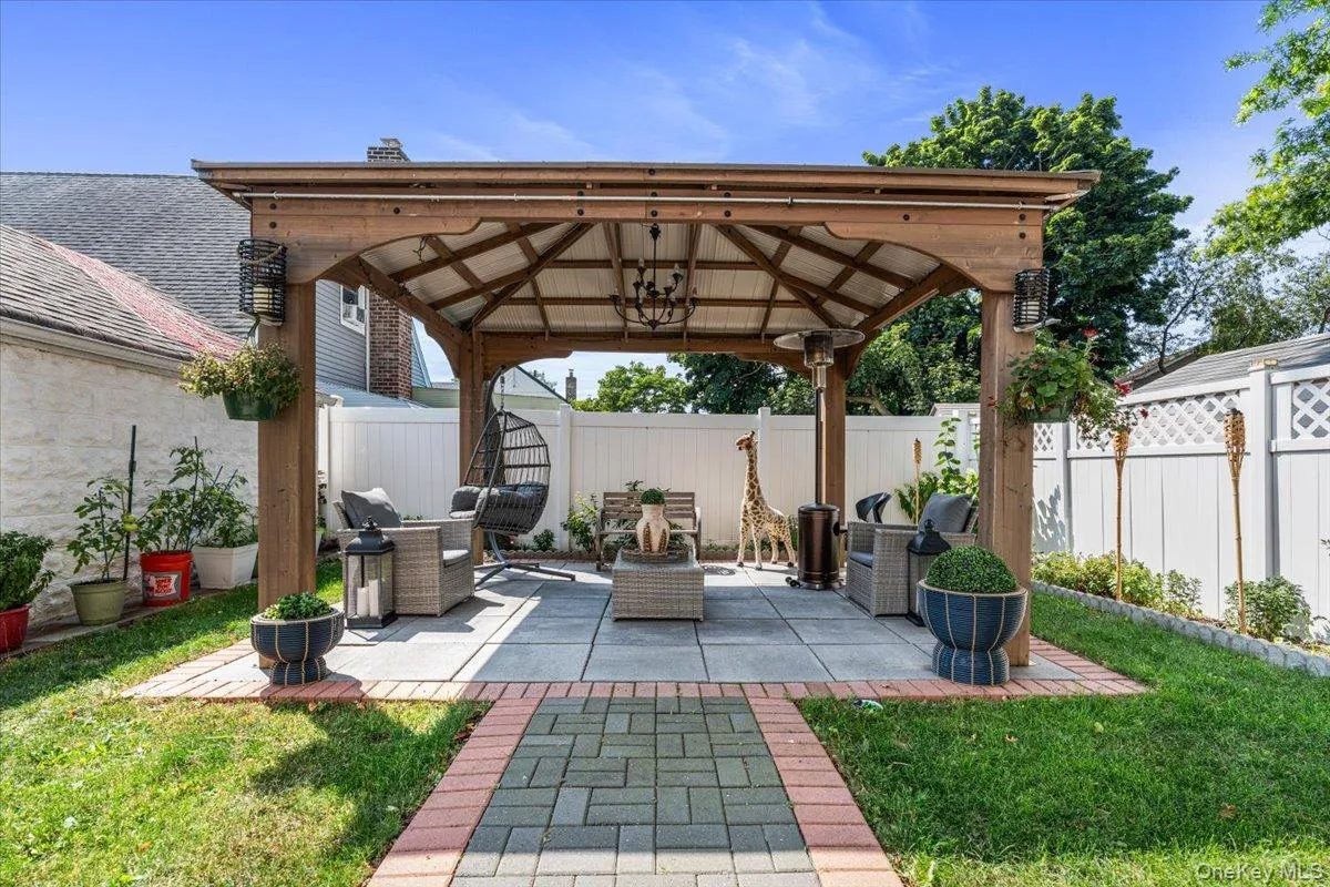 18710 121st Avenue, New York, NY, 4 Bedrooms Bedrooms, 8 Rooms Rooms,2 BathroomsBathrooms,Residential,For Rent,121st,0,1026341 18710 121st Avenue, New York, NY, 4 Bedrooms Bedrooms, 8 Rooms Rooms,2 BathroomsBathrooms,Residential,For Rent,121st,0,1026341