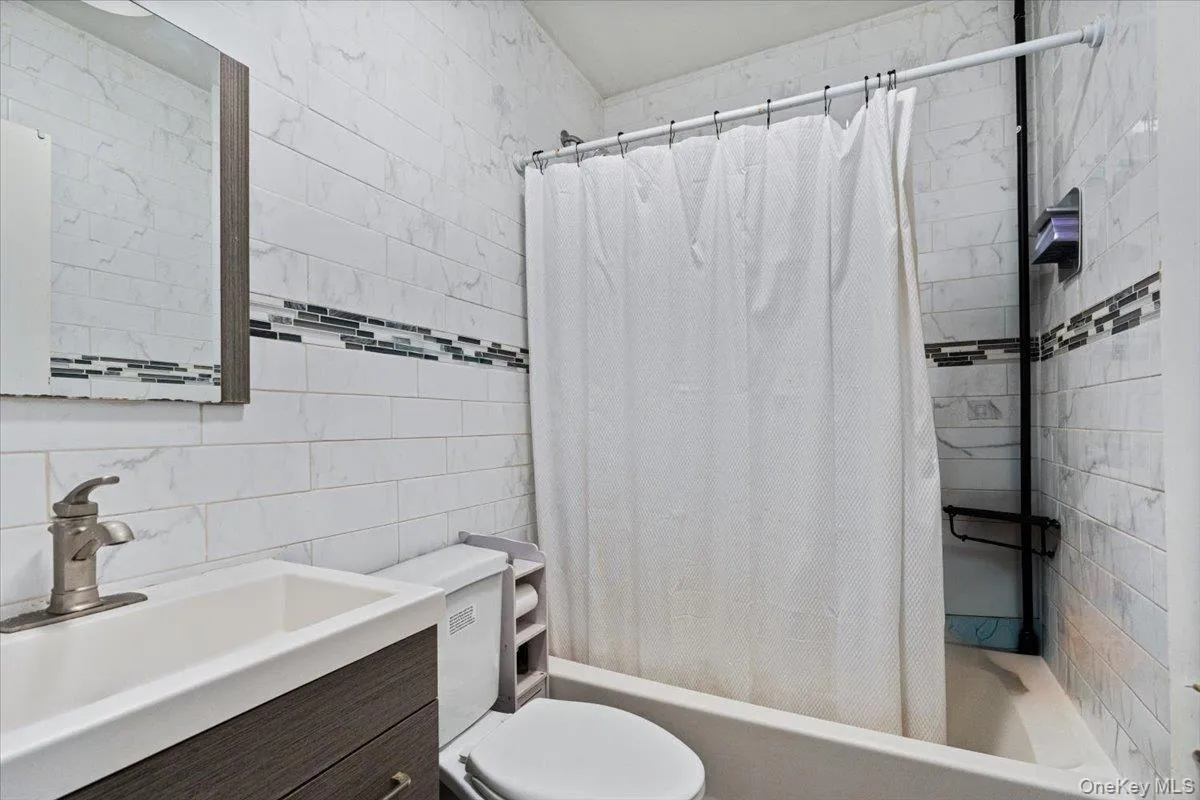 18710 121st Avenue, New York, NY, 4 Bedrooms Bedrooms, 8 Rooms Rooms,2 BathroomsBathrooms,Residential,For Rent,121st,0,1026341 18710 121st Avenue, New York, NY, 4 Bedrooms Bedrooms, 8 Rooms Rooms,2 BathroomsBathrooms,Residential,For Rent,121st,0,1026341