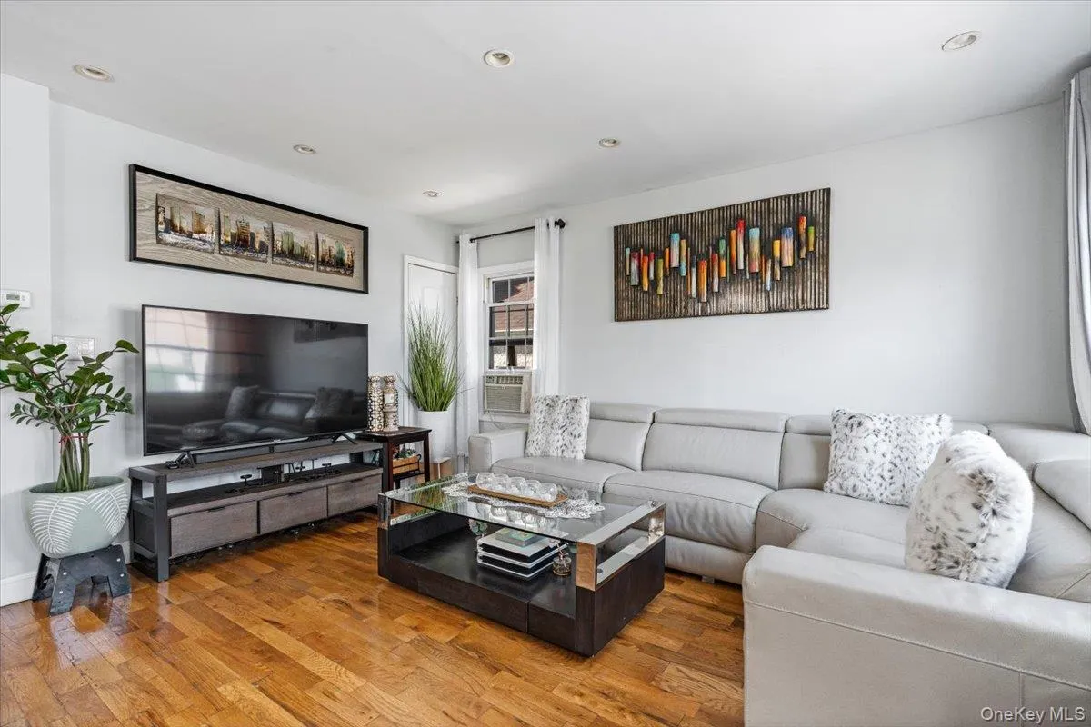 18710 121st Avenue, New York, NY, 4 Bedrooms Bedrooms, 8 Rooms Rooms,2 BathroomsBathrooms,Residential,For Rent,121st,0,1026341 18710 121st Avenue, New York, NY, 4 Bedrooms Bedrooms, 8 Rooms Rooms,2 BathroomsBathrooms,Residential,For Rent,121st,0,1026341