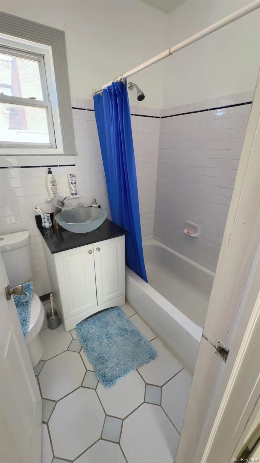 3027 Radcliffe Avenue Avenue, New York, NY, 3 Bedrooms Bedrooms, 6 Rooms Rooms,1 BathroomBathrooms,Residential Lease,For Rent,Avenue,0,1026342 3027 Radcliffe Avenue Avenue, New York, NY, 3 Bedrooms Bedrooms, 6 Rooms Rooms,1 BathroomBathrooms,Residential Lease,For Rent,Avenue,0,1026342