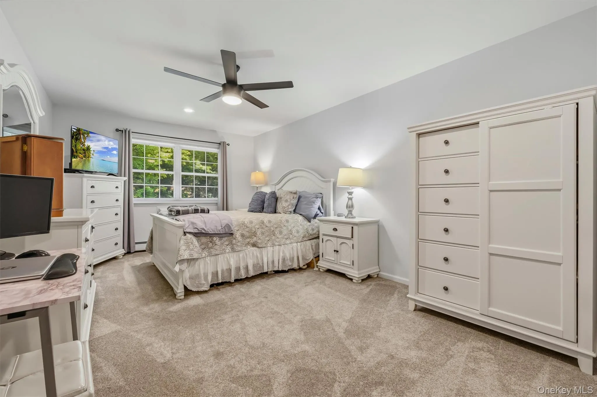 Over sized bedroom. Large enough for a king size bed and a full set of furniture. Over sized bedroom. Large enough for a king size bed and a full set of furniture.