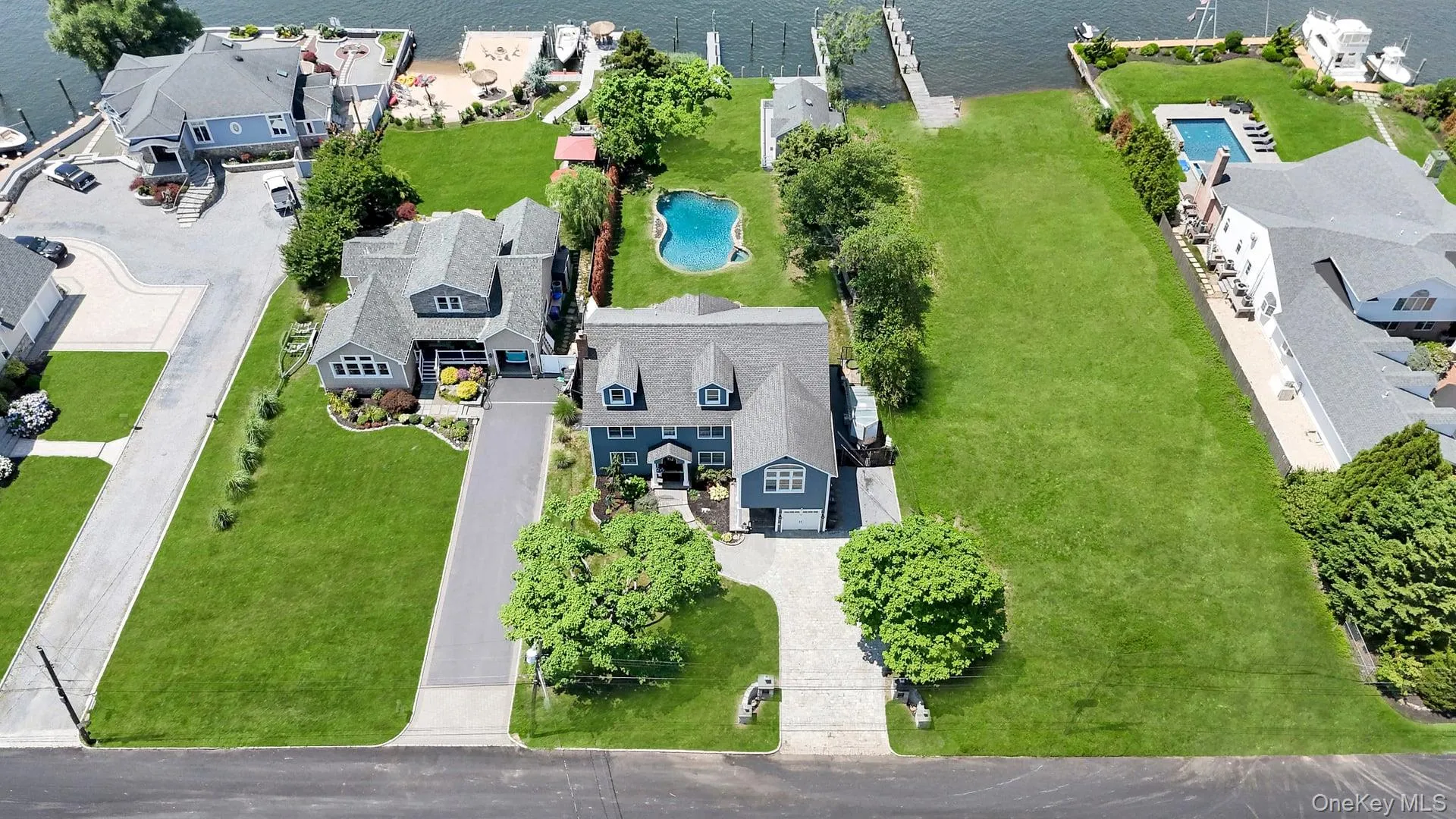 230 Islip Road, Islip, NY, 7 Bedrooms Bedrooms, 16 Rooms Rooms,4 BathroomsBathrooms,Residential,For Rent,Islip,0,1026344 230 Islip Road, Islip, NY, 7 Bedrooms Bedrooms, 16 Rooms Rooms,4 BathroomsBathrooms,Residential,For Rent,Islip,0,1026344
