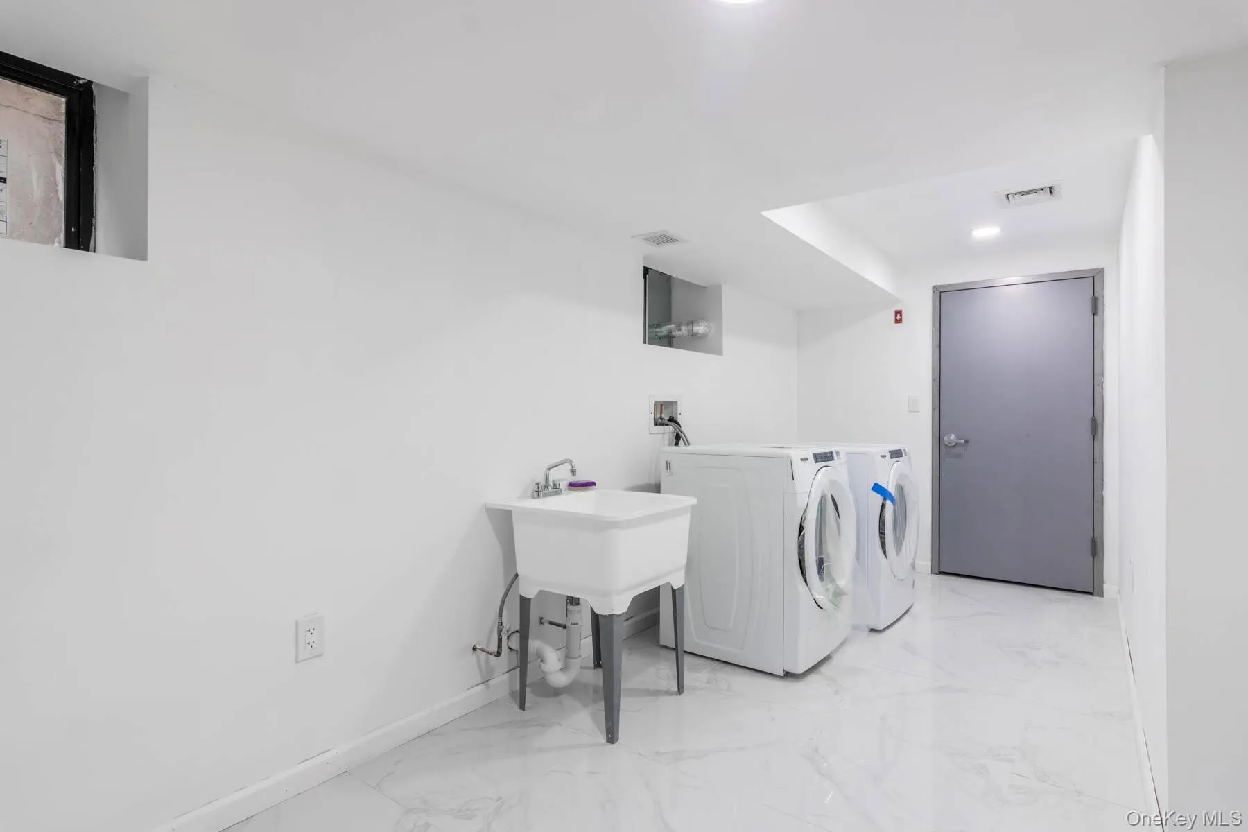 8431 Beverly Road, New York, NY, 4 Bedrooms Bedrooms, 8 Rooms Rooms,2 BathroomsBathrooms,Residential Lease,For Rent,Beverly,0,1026347 8431 Beverly Road, New York, NY, 4 Bedrooms Bedrooms, 8 Rooms Rooms,2 BathroomsBathrooms,Residential Lease,For Rent,Beverly,0,1026347