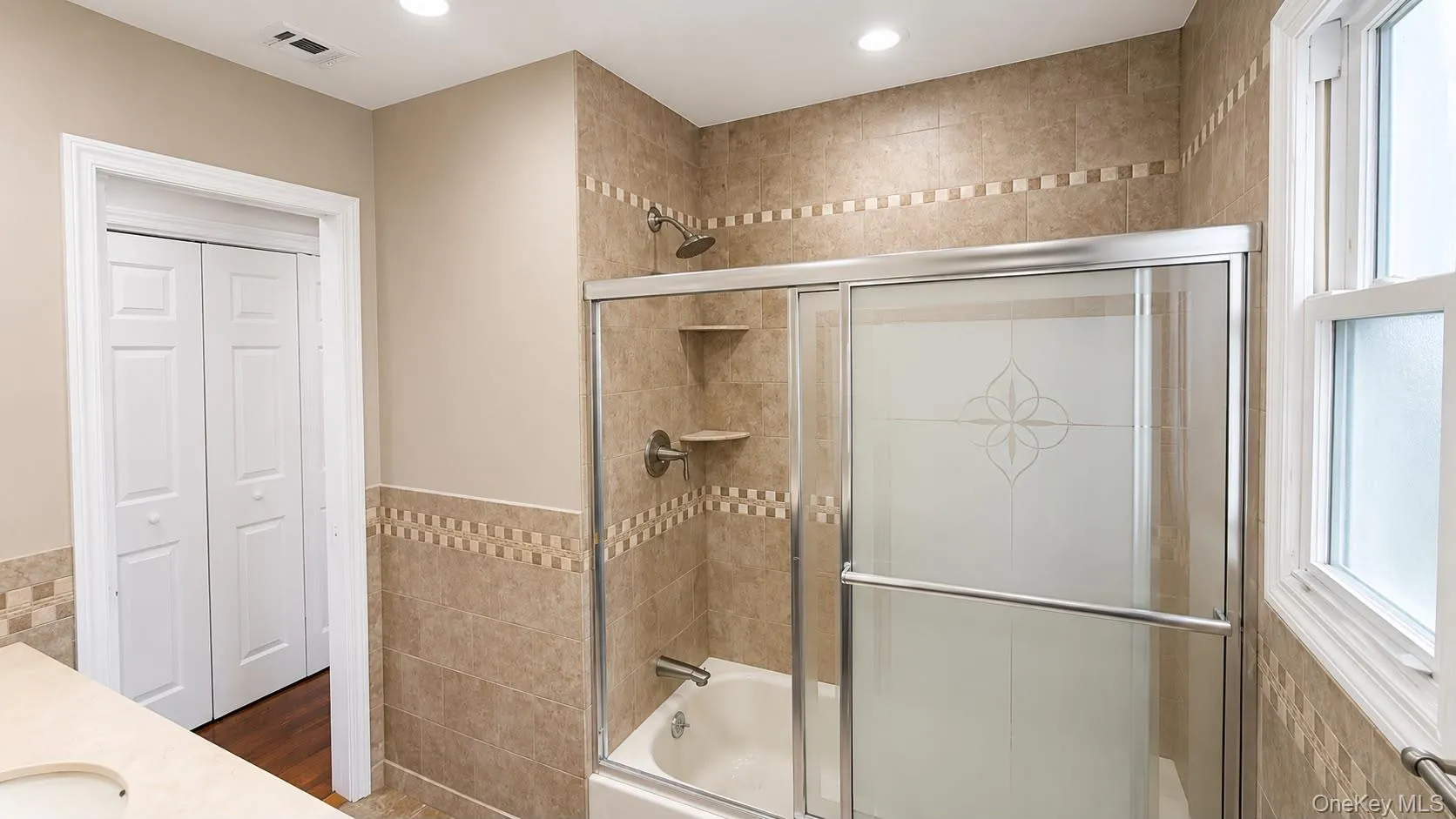 51 Hollywood Avenue, Babylon, NY, 3 Bedrooms Bedrooms, 7 Rooms Rooms,2 BathroomsBathrooms,Residential,For Rent,Hollywood,0,1026358 51 Hollywood Avenue, Babylon, NY, 3 Bedrooms Bedrooms, 7 Rooms Rooms,2 BathroomsBathrooms,Residential,For Rent,Hollywood,0,1026358