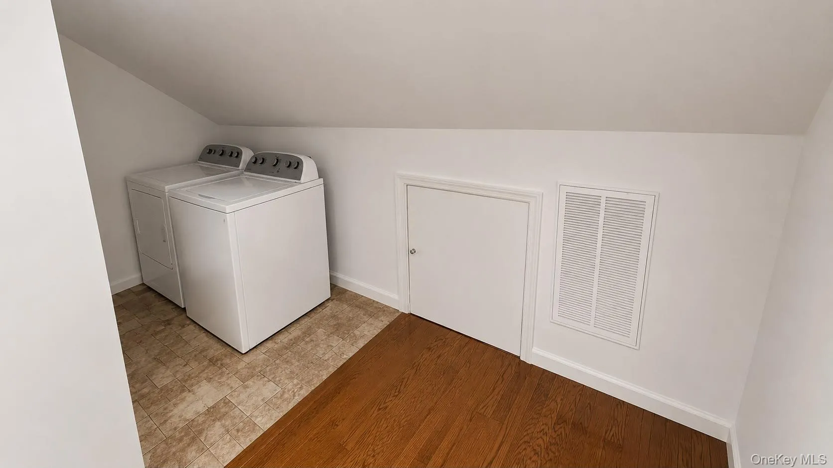 51 Hollywood Avenue, Babylon, NY, 3 Bedrooms Bedrooms, 7 Rooms Rooms,2 BathroomsBathrooms,Residential,For Rent,Hollywood,0,1026358 51 Hollywood Avenue, Babylon, NY, 3 Bedrooms Bedrooms, 7 Rooms Rooms,2 BathroomsBathrooms,Residential,For Rent,Hollywood,0,1026358