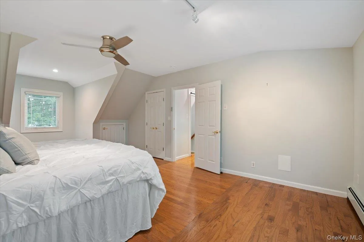 Additional closets and very high ceilings. Additional closets and very high ceilings.