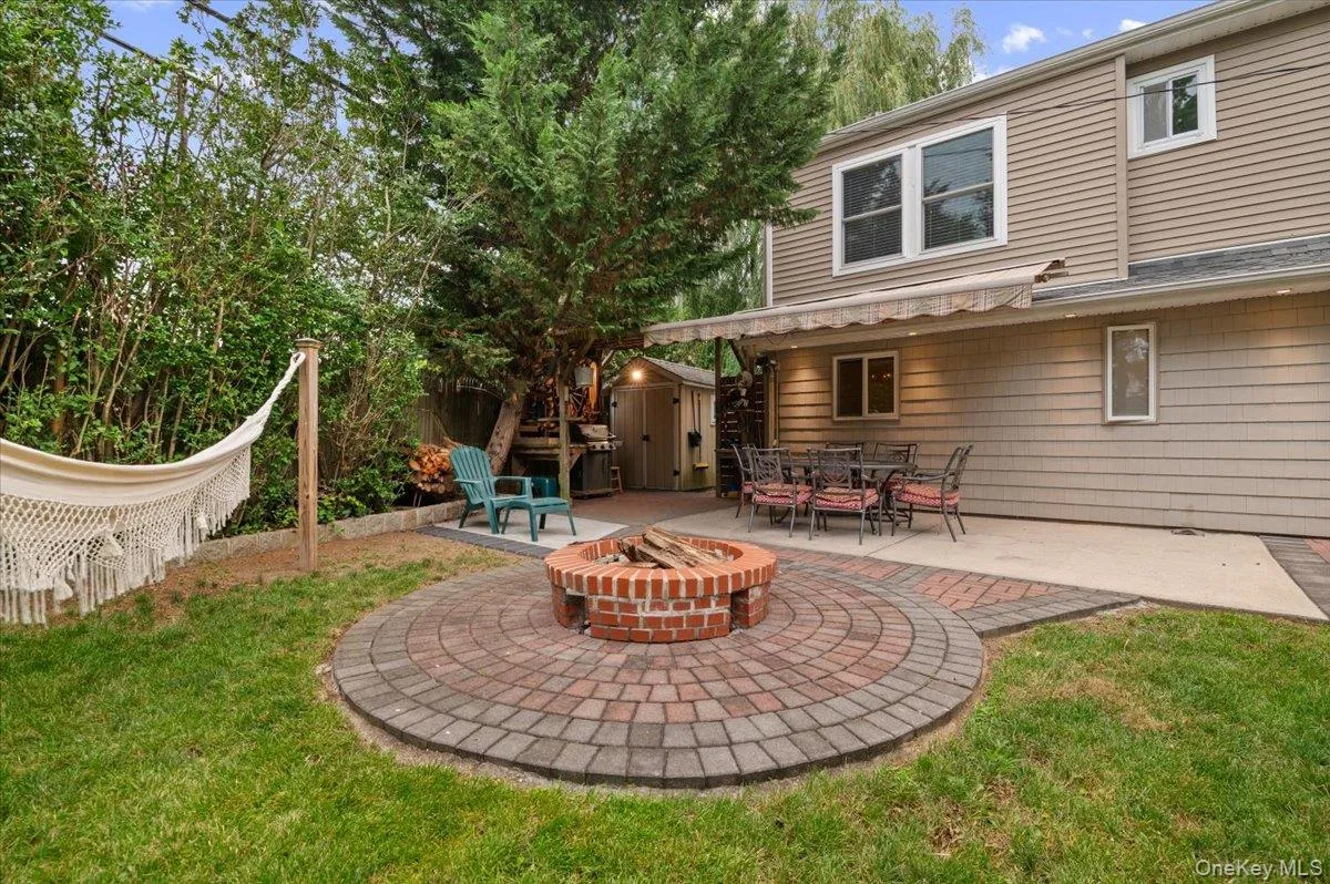 Entertainers Delight as you Bar-b-que overlooking your firepit. Entertainers Delight as you Bar-b-que overlooking your firepit.