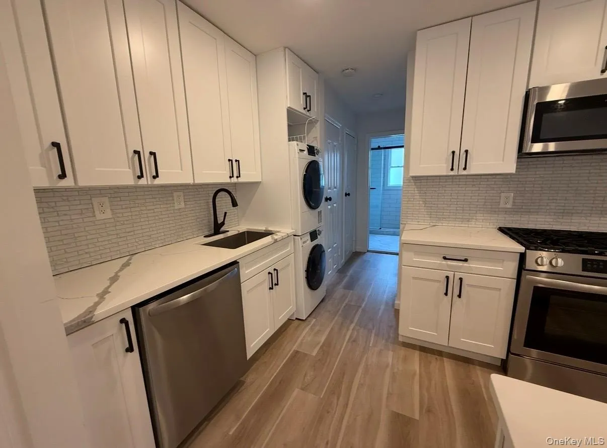 624 Broadway, Long Beach, NY, 1 Bedroom Bedrooms, 3 Rooms Rooms,1 BathroomBathrooms,Residential Lease,For Rent,Broadway,0,1026364 624 Broadway, Long Beach, NY, 1 Bedroom Bedrooms, 3 Rooms Rooms,1 BathroomBathrooms,Residential Lease,For Rent,Broadway,0,1026364