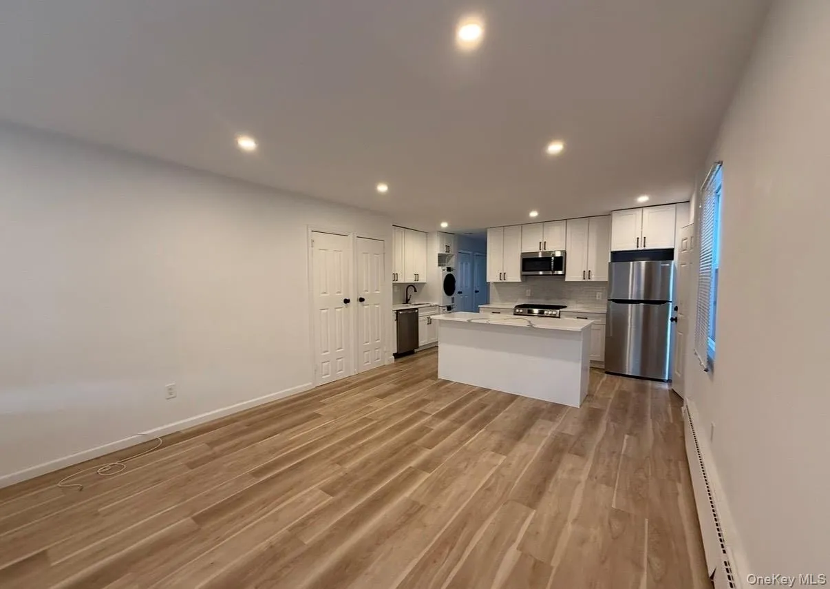 624 Broadway, Long Beach, NY, 1 Bedroom Bedrooms, 3 Rooms Rooms,1 BathroomBathrooms,Residential Lease,For Rent,Broadway,0,1026364 624 Broadway, Long Beach, NY, 1 Bedroom Bedrooms, 3 Rooms Rooms,1 BathroomBathrooms,Residential Lease,For Rent,Broadway,0,1026364