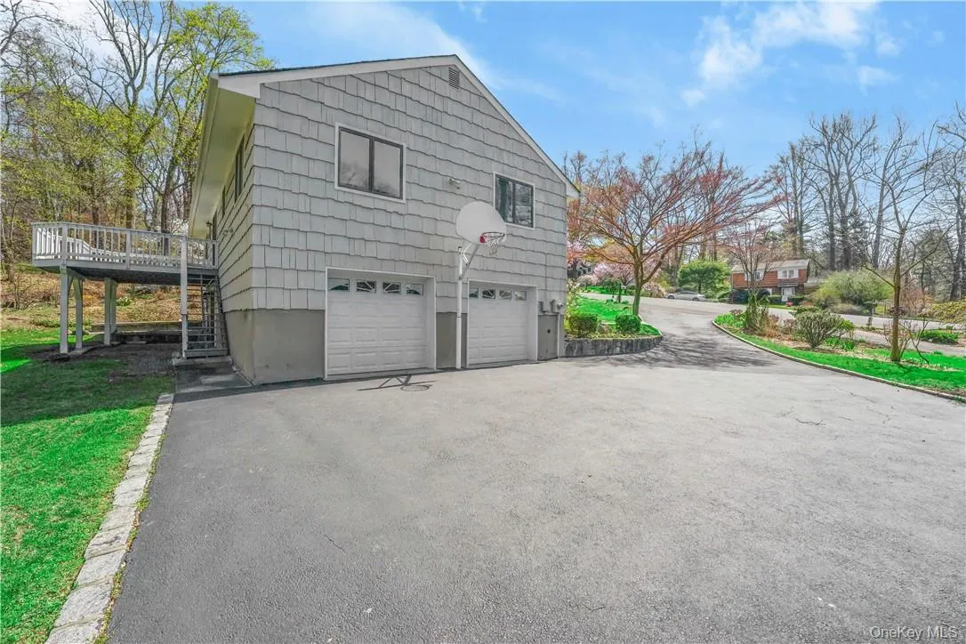 2 Car Garage. 2 Car Garage.