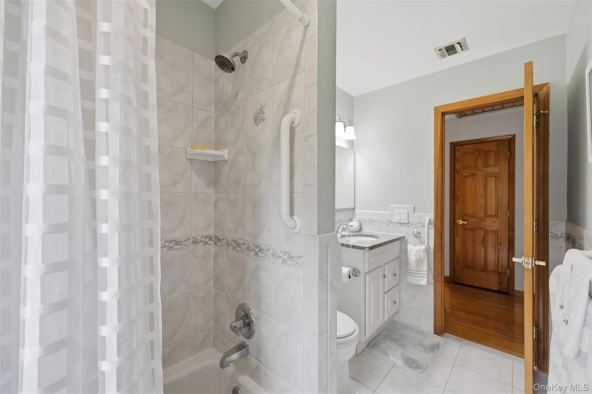 32 Van Zandt Drive, Orangetown, NY, 4 Bedrooms Bedrooms, 8 Rooms Rooms,2 BathroomsBathrooms,Residential,For Rent,Van Zandt,0,1026371 32 Van Zandt Drive, Orangetown, NY, 4 Bedrooms Bedrooms, 8 Rooms Rooms,2 BathroomsBathrooms,Residential,For Rent,Van Zandt,0,1026371