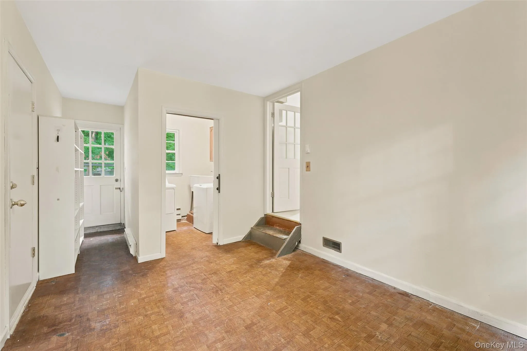 Mudroom/ Pantry/ Laundry Mudroom/ Pantry/ Laundry