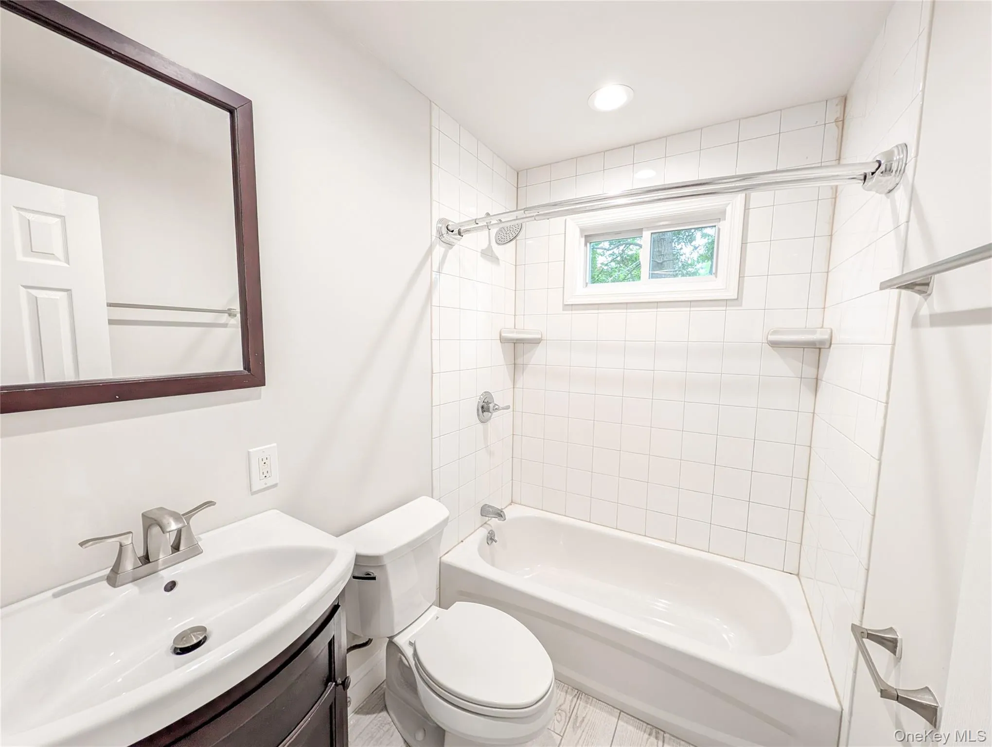 52 King Road, Brookhaven, NY, 3 Bedrooms Bedrooms, 5 Rooms Rooms,1 BathroomBathrooms,Residential,For Rent,King,0,1026387 52 King Road, Brookhaven, NY, 3 Bedrooms Bedrooms, 5 Rooms Rooms,1 BathroomBathrooms,Residential,For Rent,King,0,1026387