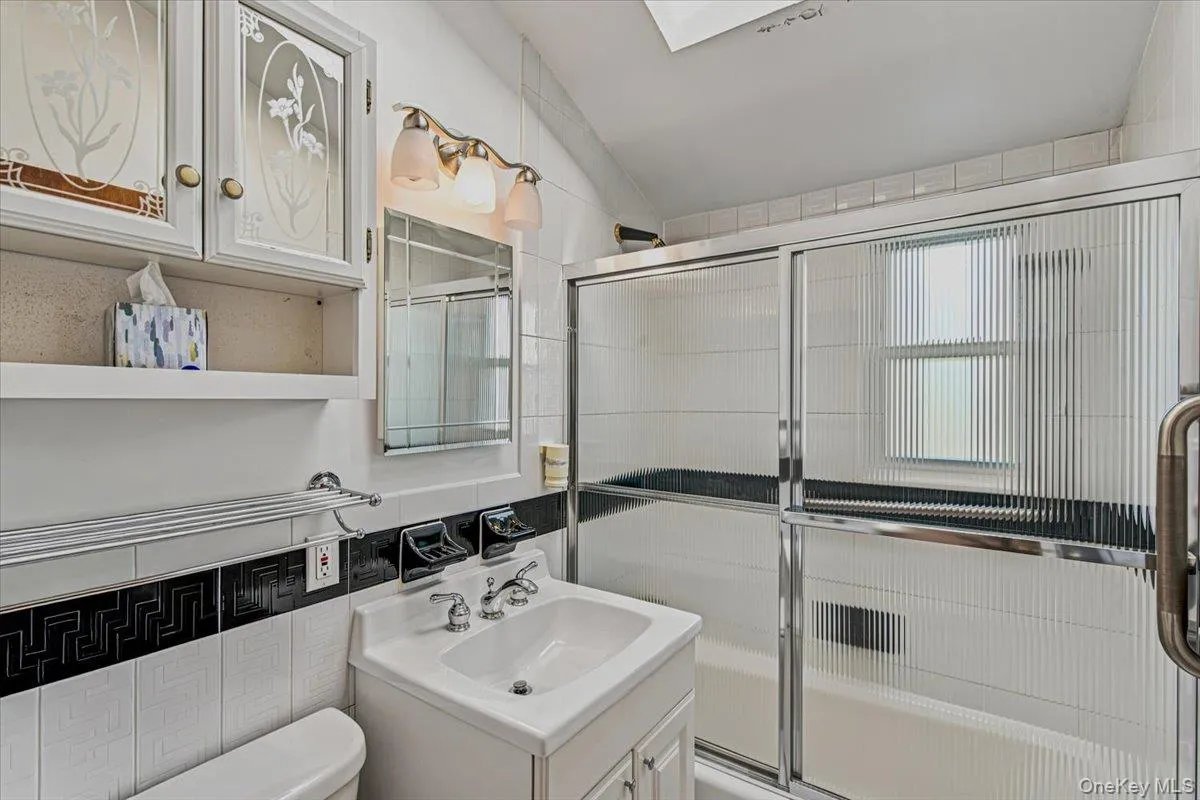 151-28 9th Avenue, New York, NY, 3 Bedrooms Bedrooms, 9 Rooms Rooms,2 BathroomsBathrooms,Residential,For Rent,9th,0,1026389 151-28 9th Avenue, New York, NY, 3 Bedrooms Bedrooms, 9 Rooms Rooms,2 BathroomsBathrooms,Residential,For Rent,9th,0,1026389