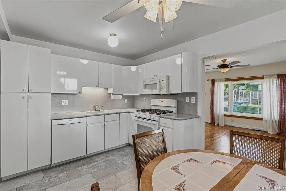 151-28 9th Avenue, New York, NY, 3 Bedrooms Bedrooms, 9 Rooms Rooms,2 BathroomsBathrooms,Residential,For Rent,9th,0,1026389 151-28 9th Avenue, New York, NY, 3 Bedrooms Bedrooms, 9 Rooms Rooms,2 BathroomsBathrooms,Residential,For Rent,9th,0,1026389