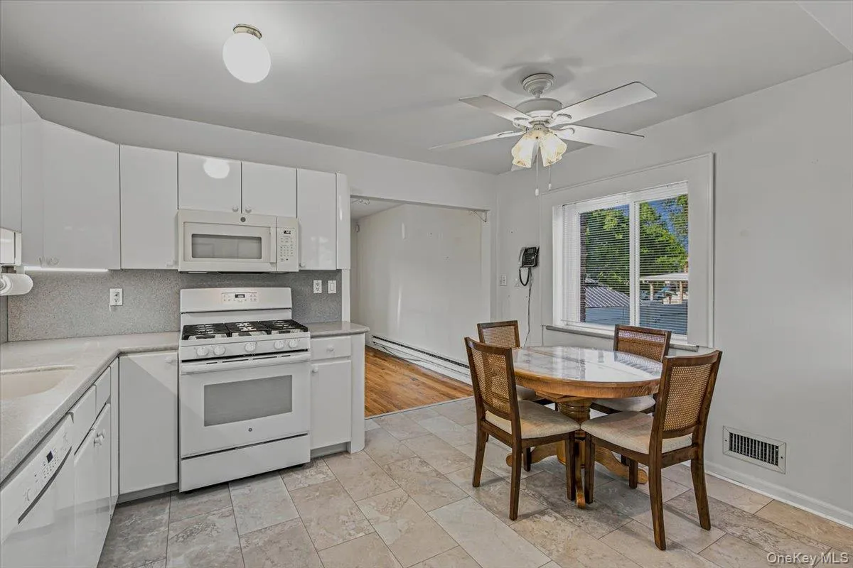 151-28 9th Avenue, New York, NY, 3 Bedrooms Bedrooms, 9 Rooms Rooms,2 BathroomsBathrooms,Residential,For Rent,9th,0,1026389 151-28 9th Avenue, New York, NY, 3 Bedrooms Bedrooms, 9 Rooms Rooms,2 BathroomsBathrooms,Residential,For Rent,9th,0,1026389
