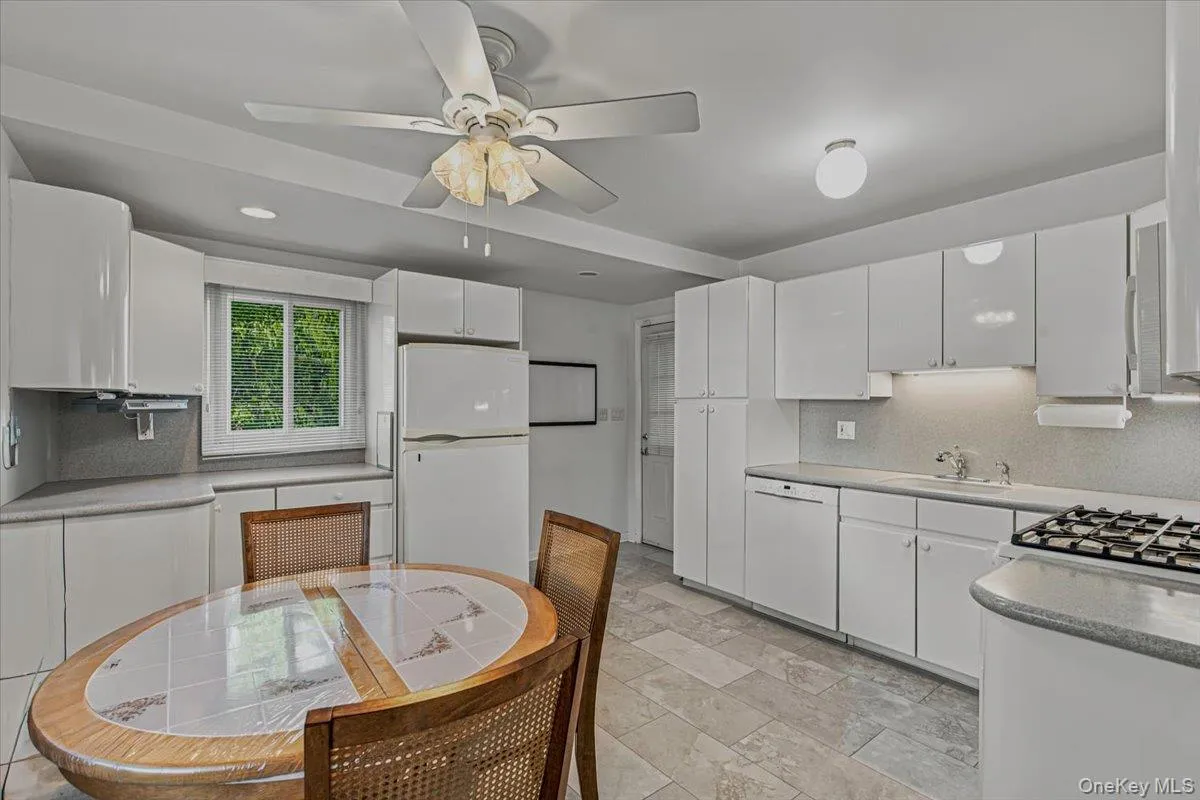 151-28 9th Avenue, New York, NY, 3 Bedrooms Bedrooms, 9 Rooms Rooms,2 BathroomsBathrooms,Residential,For Rent,9th,0,1026389 151-28 9th Avenue, New York, NY, 3 Bedrooms Bedrooms, 9 Rooms Rooms,2 BathroomsBathrooms,Residential,For Rent,9th,0,1026389