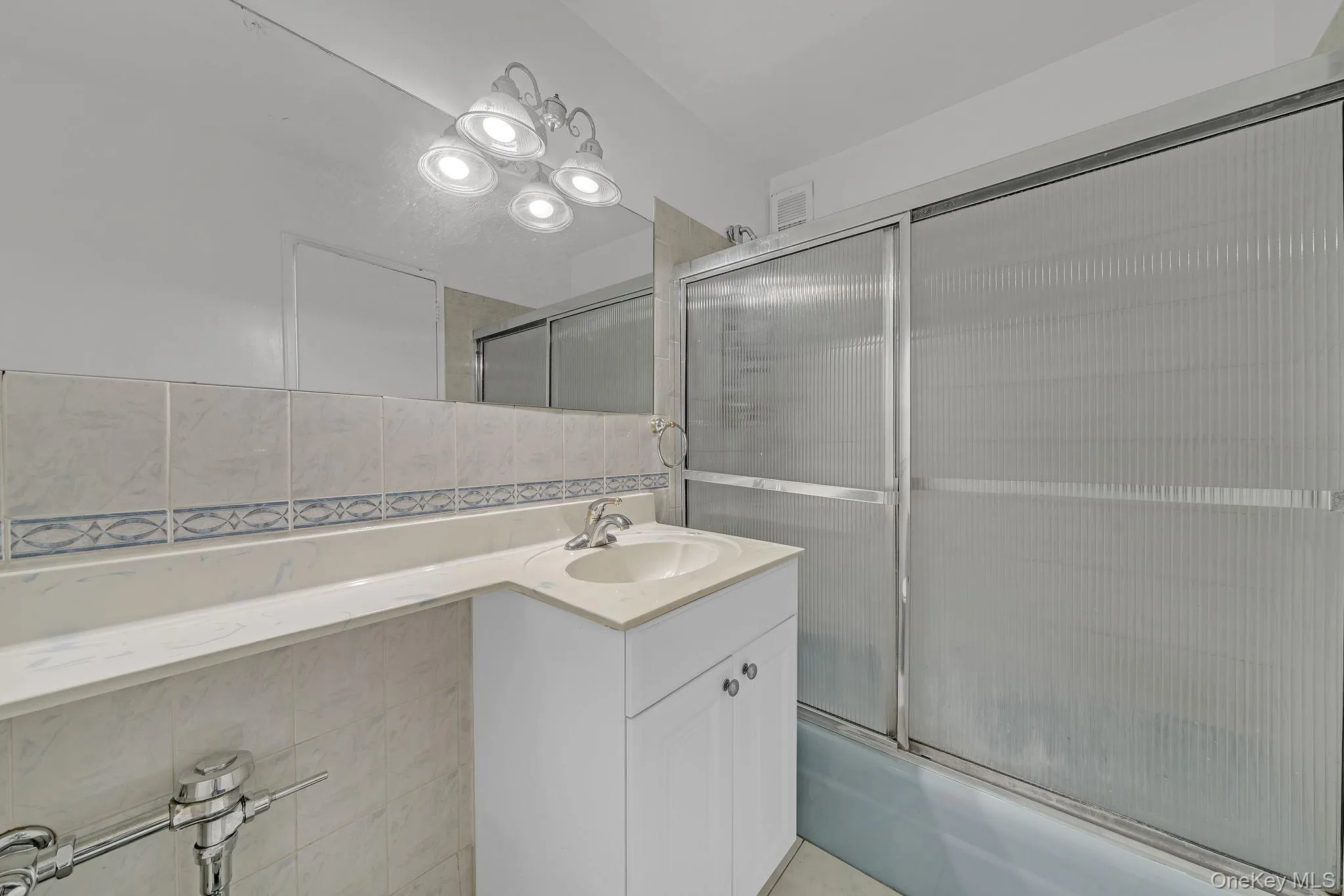 8710 149th Avenue, New York, NY, 1 Bedroom Bedrooms, 5 Rooms Rooms,1 BathroomBathrooms,Residential,For Rent,149th,0,1026391 8710 149th Avenue, New York, NY, 1 Bedroom Bedrooms, 5 Rooms Rooms,1 BathroomBathrooms,Residential,For Rent,149th,0,1026391