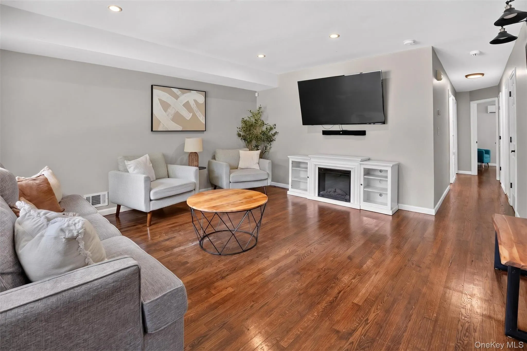 50 Lantern Street, Huntington, NY, 3 Bedrooms Bedrooms, 8 Rooms Rooms,2 BathroomsBathrooms,Residential,For Rent,Lantern,0,1026396 50 Lantern Street, Huntington, NY, 3 Bedrooms Bedrooms, 8 Rooms Rooms,2 BathroomsBathrooms,Residential,For Rent,Lantern,0,1026396