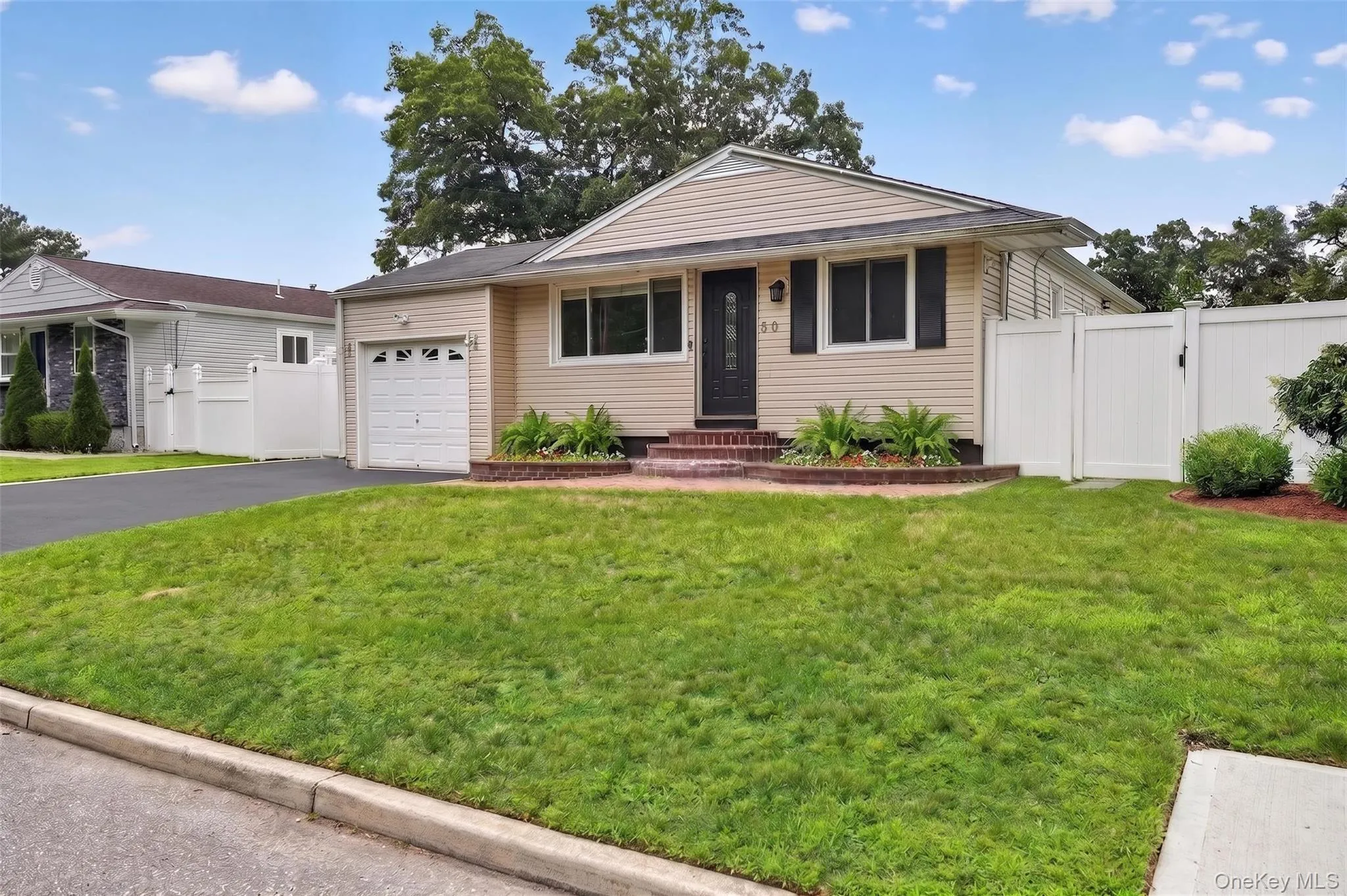 50 Lantern Street, Huntington, NY, 3 Bedrooms Bedrooms, 8 Rooms Rooms,2 BathroomsBathrooms,Residential,For Rent,Lantern,0,1026396 50 Lantern Street, Huntington, NY, 3 Bedrooms Bedrooms, 8 Rooms Rooms,2 BathroomsBathrooms,Residential,For Rent,Lantern,0,1026396
