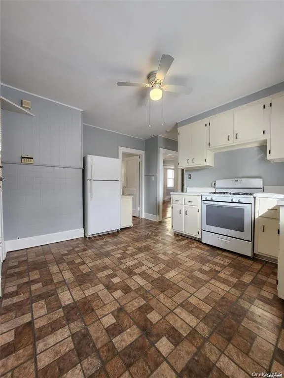 17 Tilrose Avenue, Hempstead, NY, 2 Bedrooms Bedrooms, 6 Rooms Rooms,1 BathroomBathrooms,Residential Lease,For Rent,Tilrose,0,1026402 17 Tilrose Avenue, Hempstead, NY, 2 Bedrooms Bedrooms, 6 Rooms Rooms,1 BathroomBathrooms,Residential Lease,For Rent,Tilrose,0,1026402