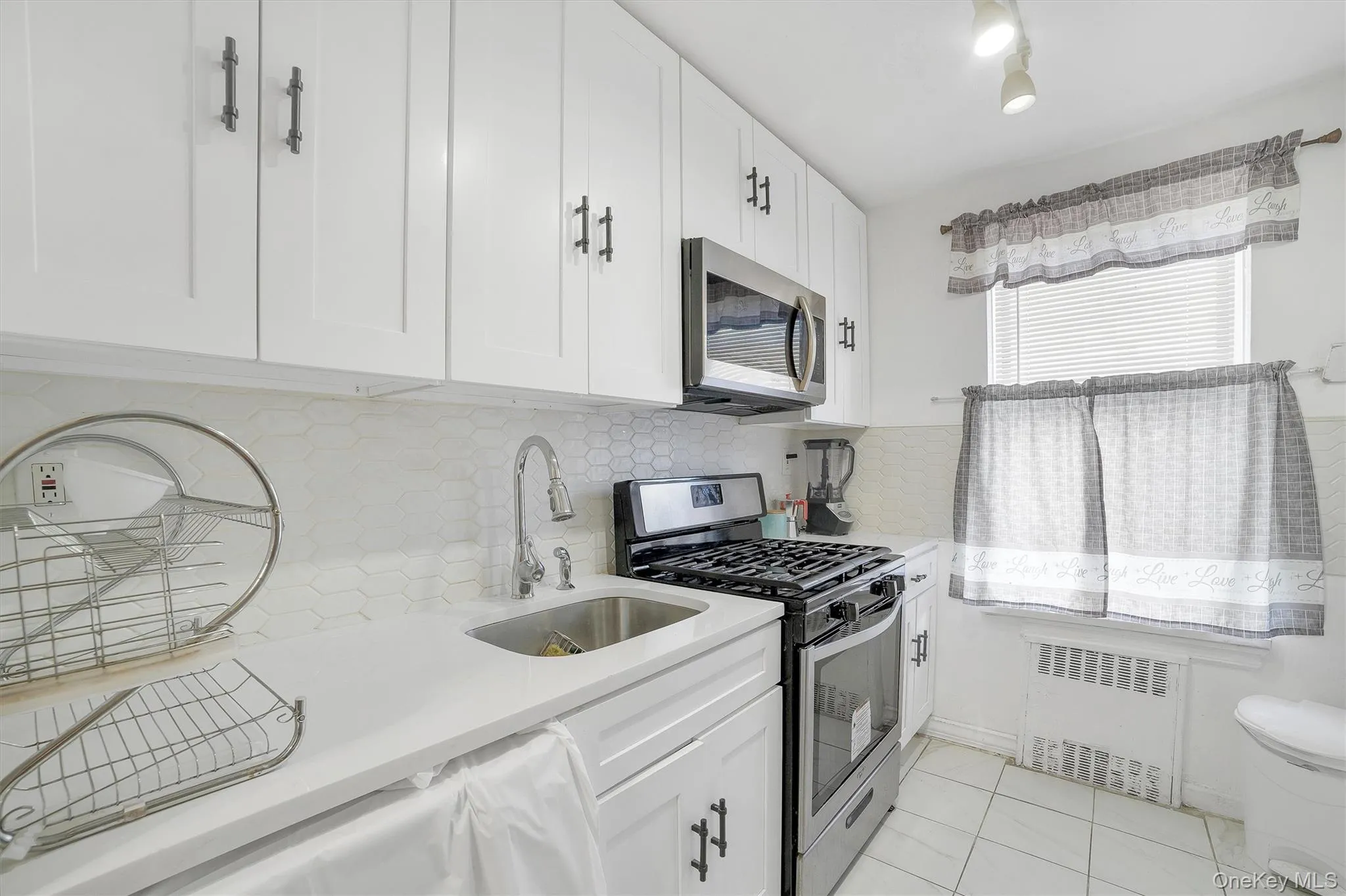 2750 Olinville Avenue, New York, NY, 2 Bedrooms Bedrooms, 4 Rooms Rooms,1 BathroomBathrooms,Residential,For Rent,Olinville,0,1026411 2750 Olinville Avenue, New York, NY, 2 Bedrooms Bedrooms, 4 Rooms Rooms,1 BathroomBathrooms,Residential,For Rent,Olinville,0,1026411