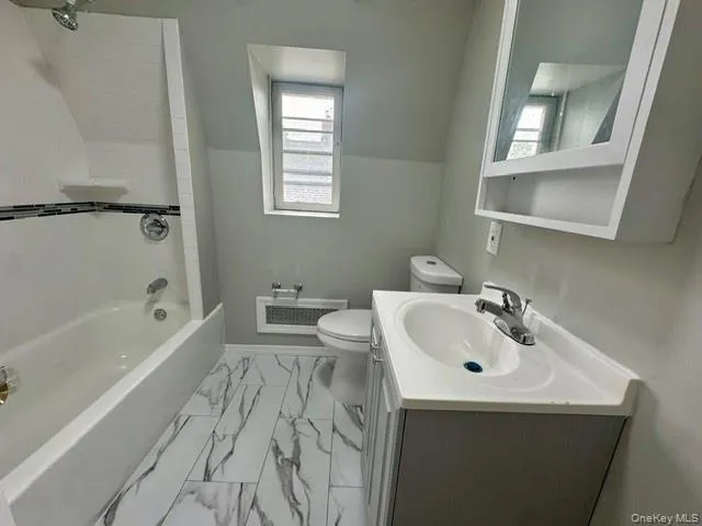 100 Earle Avenue, Hempstead, NY, 2 Bedrooms Bedrooms, 4 Rooms Rooms,1 BathroomBathrooms,Residential Lease,For Rent,Earle,0,1026412 100 Earle Avenue, Hempstead, NY, 2 Bedrooms Bedrooms, 4 Rooms Rooms,1 BathroomBathrooms,Residential Lease,For Rent,Earle,0,1026412