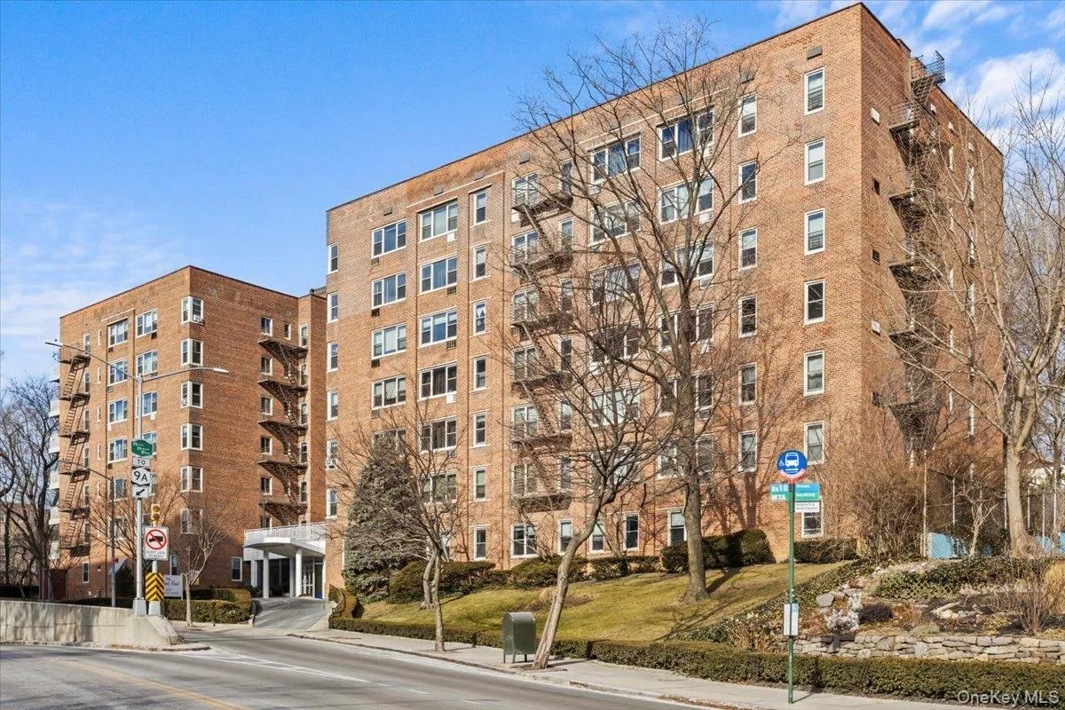 629 Kappock Street, New York, NY, 1 Bedroom Bedrooms, 3 Rooms Rooms,1 BathroomBathrooms,Residential Lease,For Rent,Kappock,0,1026414 629 Kappock Street, New York, NY, 1 Bedroom Bedrooms, 3 Rooms Rooms,1 BathroomBathrooms,Residential Lease,For Rent,Kappock,0,1026414