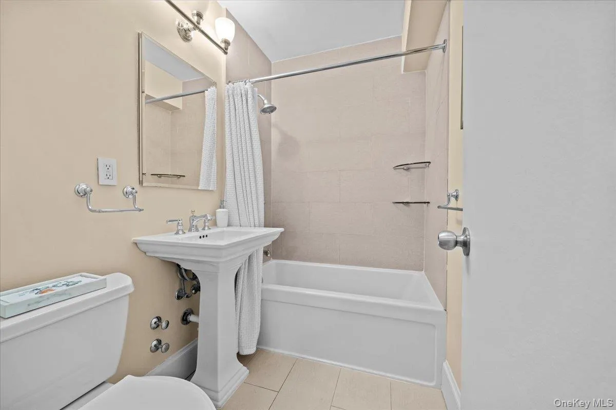 629 Kappock Street, New York, NY, 1 Bedroom Bedrooms, 3 Rooms Rooms,1 BathroomBathrooms,Residential Lease,For Rent,Kappock,0,1026414 629 Kappock Street, New York, NY, 1 Bedroom Bedrooms, 3 Rooms Rooms,1 BathroomBathrooms,Residential Lease,For Rent,Kappock,0,1026414