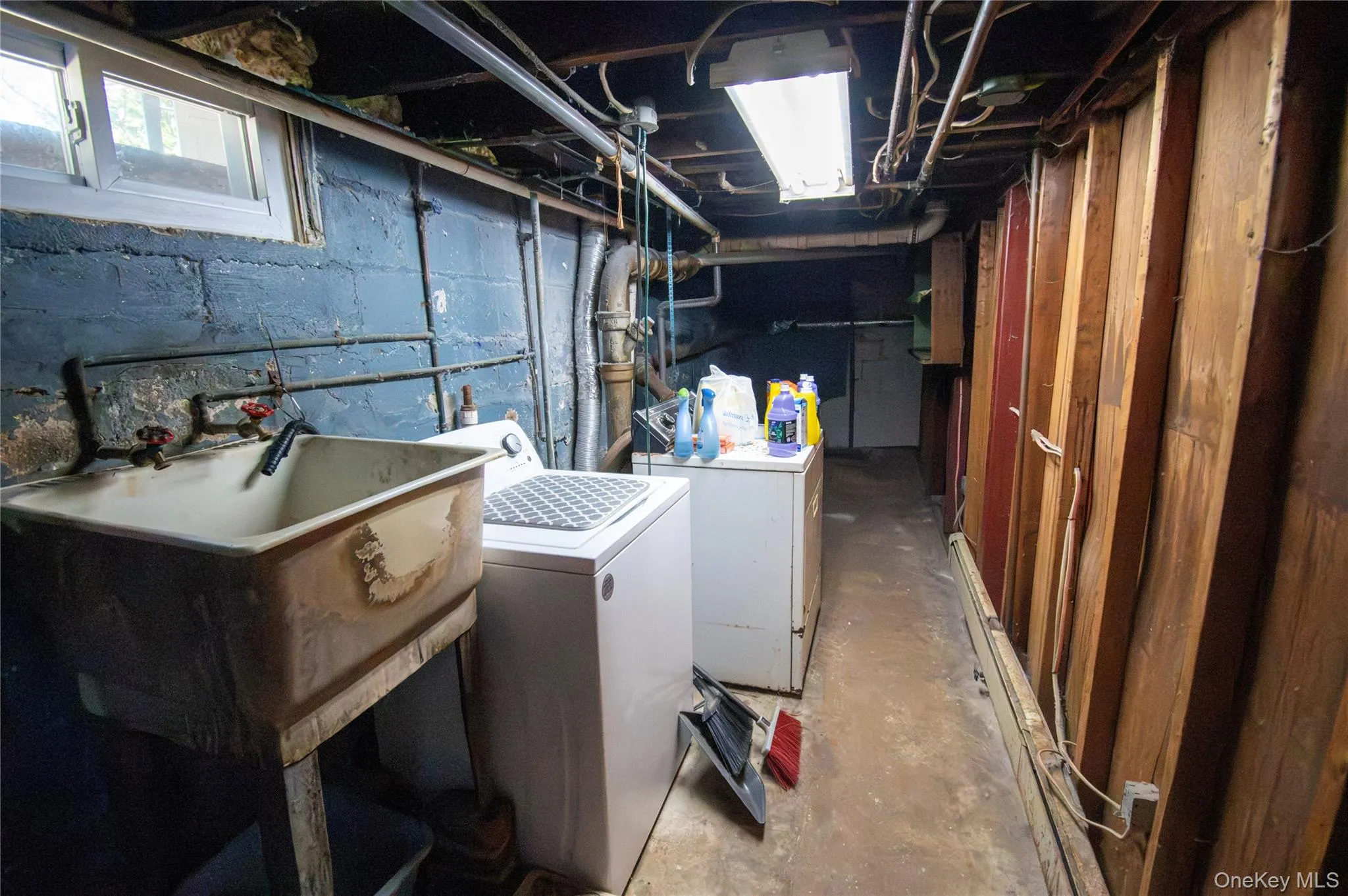 2415 Gale Avenue, Hempstead, NY, 4 Bedrooms Bedrooms, 9 Rooms Rooms,1 BathroomBathrooms,Residential,For Rent,Gale,0,1026423 2415 Gale Avenue, Hempstead, NY, 4 Bedrooms Bedrooms, 9 Rooms Rooms,1 BathroomBathrooms,Residential,For Rent,Gale,0,1026423