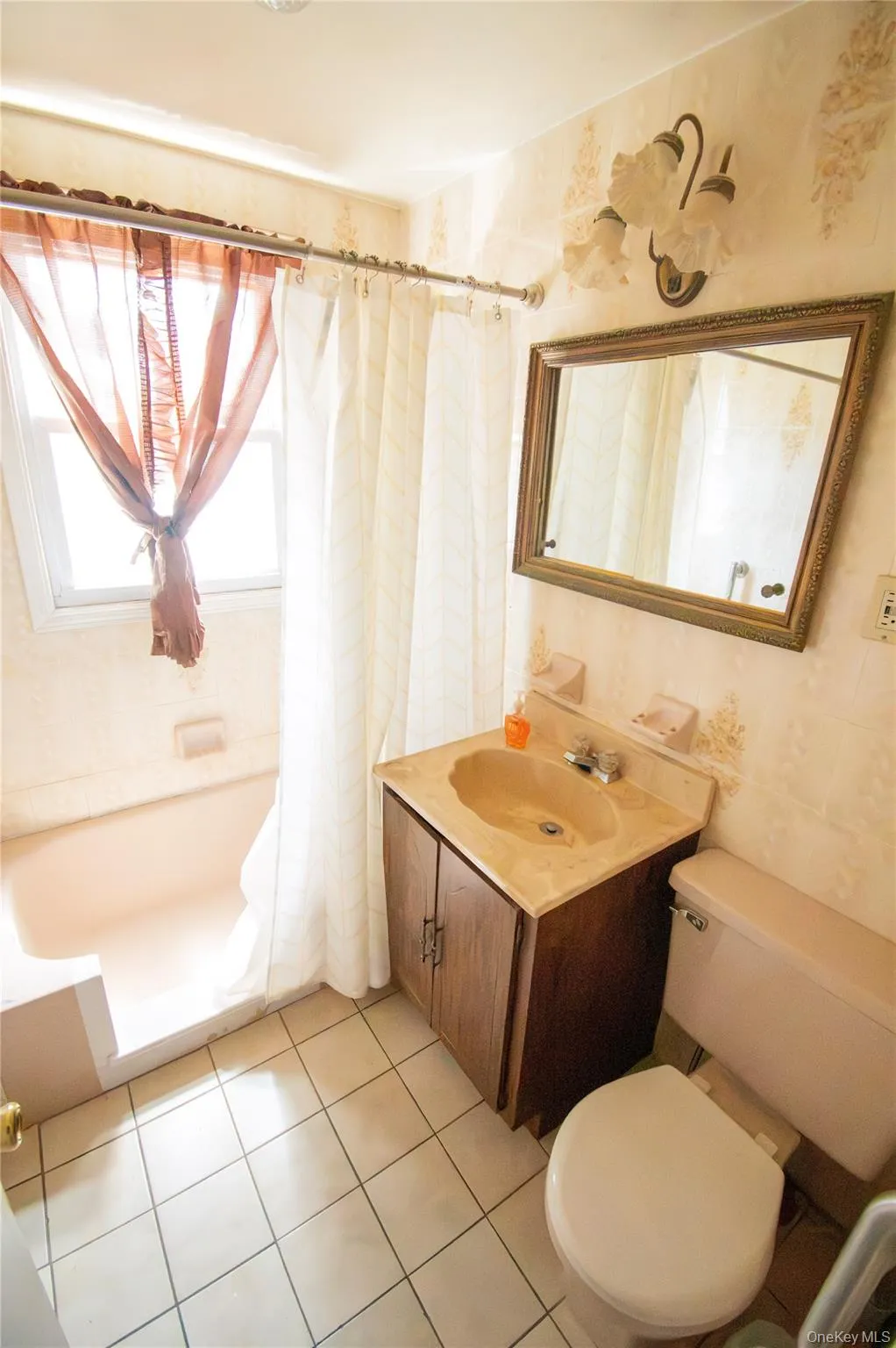 2415 Gale Avenue, Hempstead, NY, 4 Bedrooms Bedrooms, 9 Rooms Rooms,1 BathroomBathrooms,Residential,For Rent,Gale,0,1026423 2415 Gale Avenue, Hempstead, NY, 4 Bedrooms Bedrooms, 9 Rooms Rooms,1 BathroomBathrooms,Residential,For Rent,Gale,0,1026423