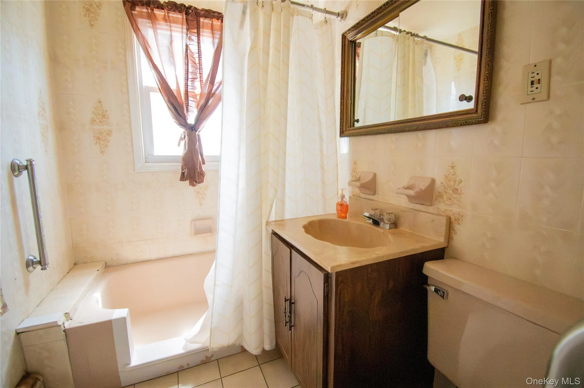2415 Gale Avenue, Hempstead, NY, 4 Bedrooms Bedrooms, 9 Rooms Rooms,1 BathroomBathrooms,Residential,For Rent,Gale,0,1026423 2415 Gale Avenue, Hempstead, NY, 4 Bedrooms Bedrooms, 9 Rooms Rooms,1 BathroomBathrooms,Residential,For Rent,Gale,0,1026423