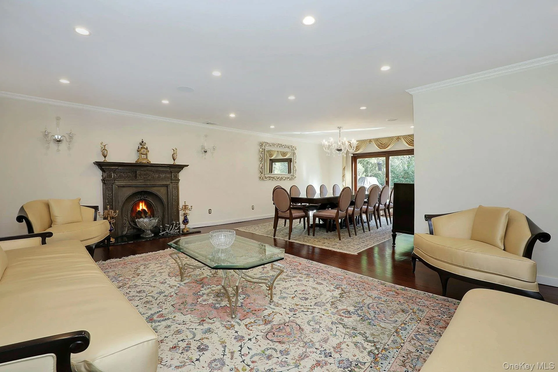 Living room/dining room Living room/dining room