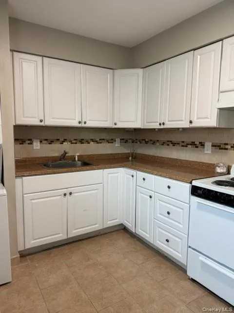 Updated eat-in kitchen. Updated eat-in kitchen.