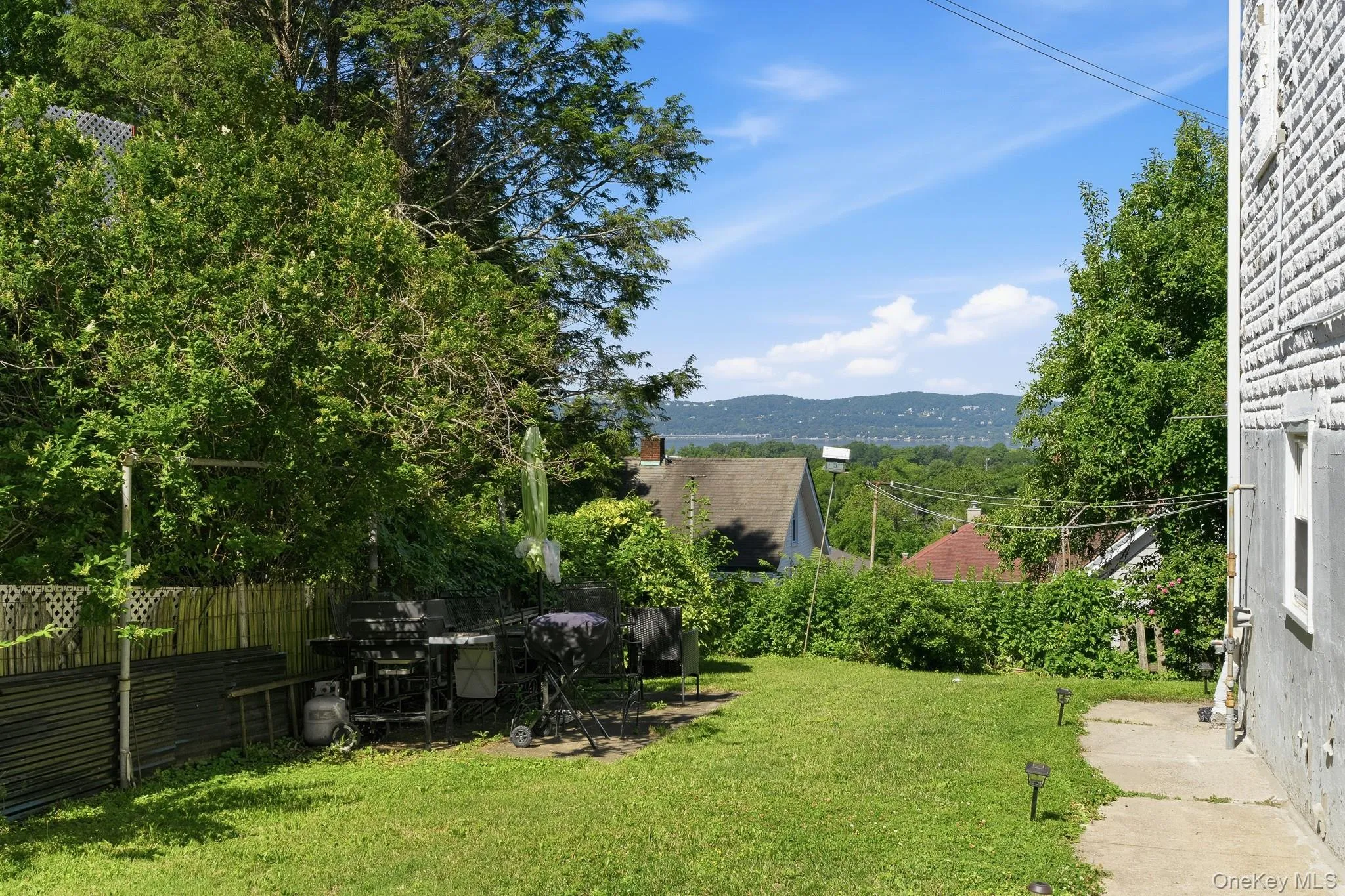 Beautiful greenery and views of the Hudson River and Tappan Zee Bridge. Beautiful greenery and views of the Hudson River and Tappan Zee Bridge.