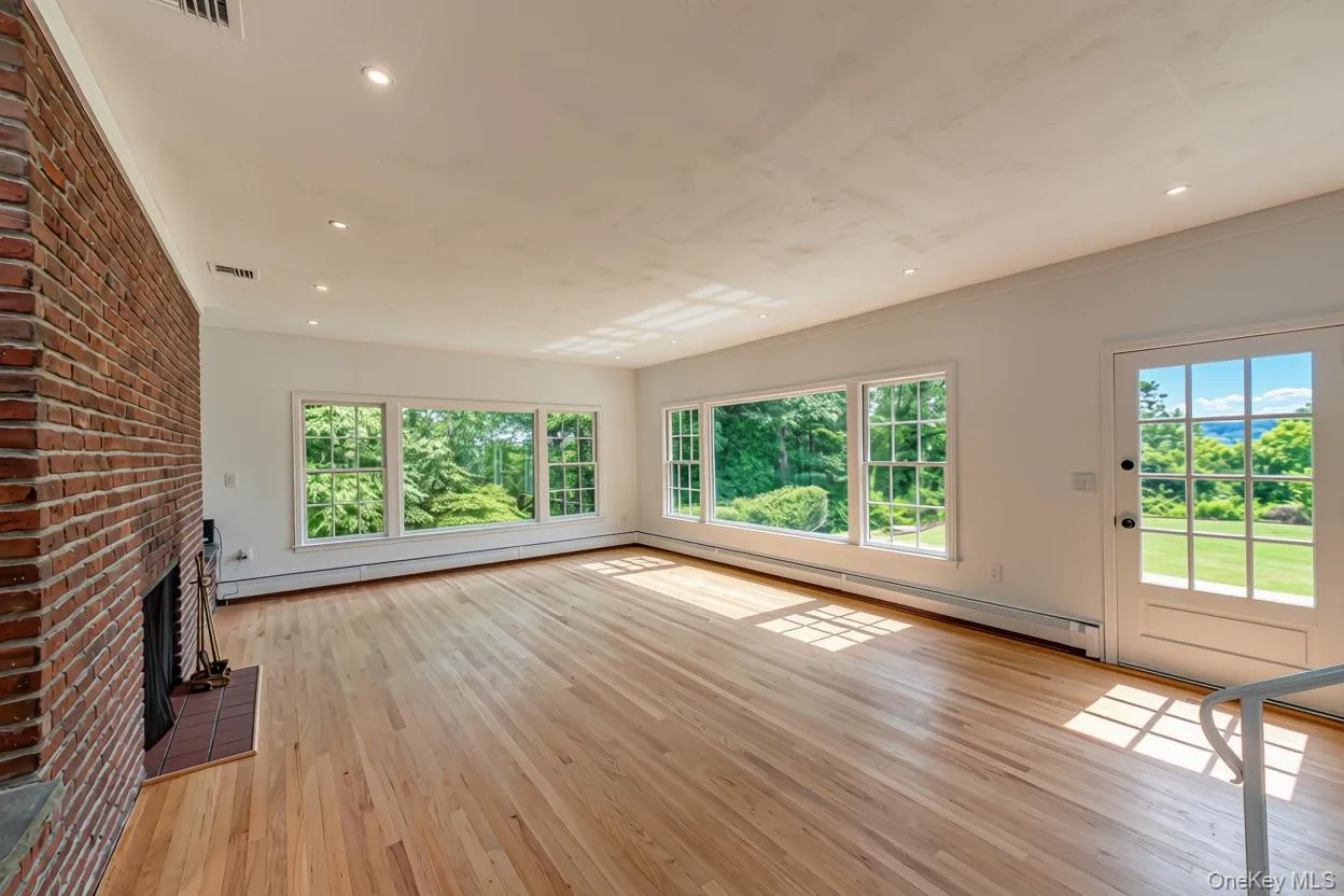 3 South Run, Huntington, NY, 5 Bedrooms Bedrooms, 10 Rooms Rooms,3 BathroomsBathrooms,Residential,For Rent,South,0,1026452 3 South Run, Huntington, NY, 5 Bedrooms Bedrooms, 10 Rooms Rooms,3 BathroomsBathrooms,Residential,For Rent,South,0,1026452