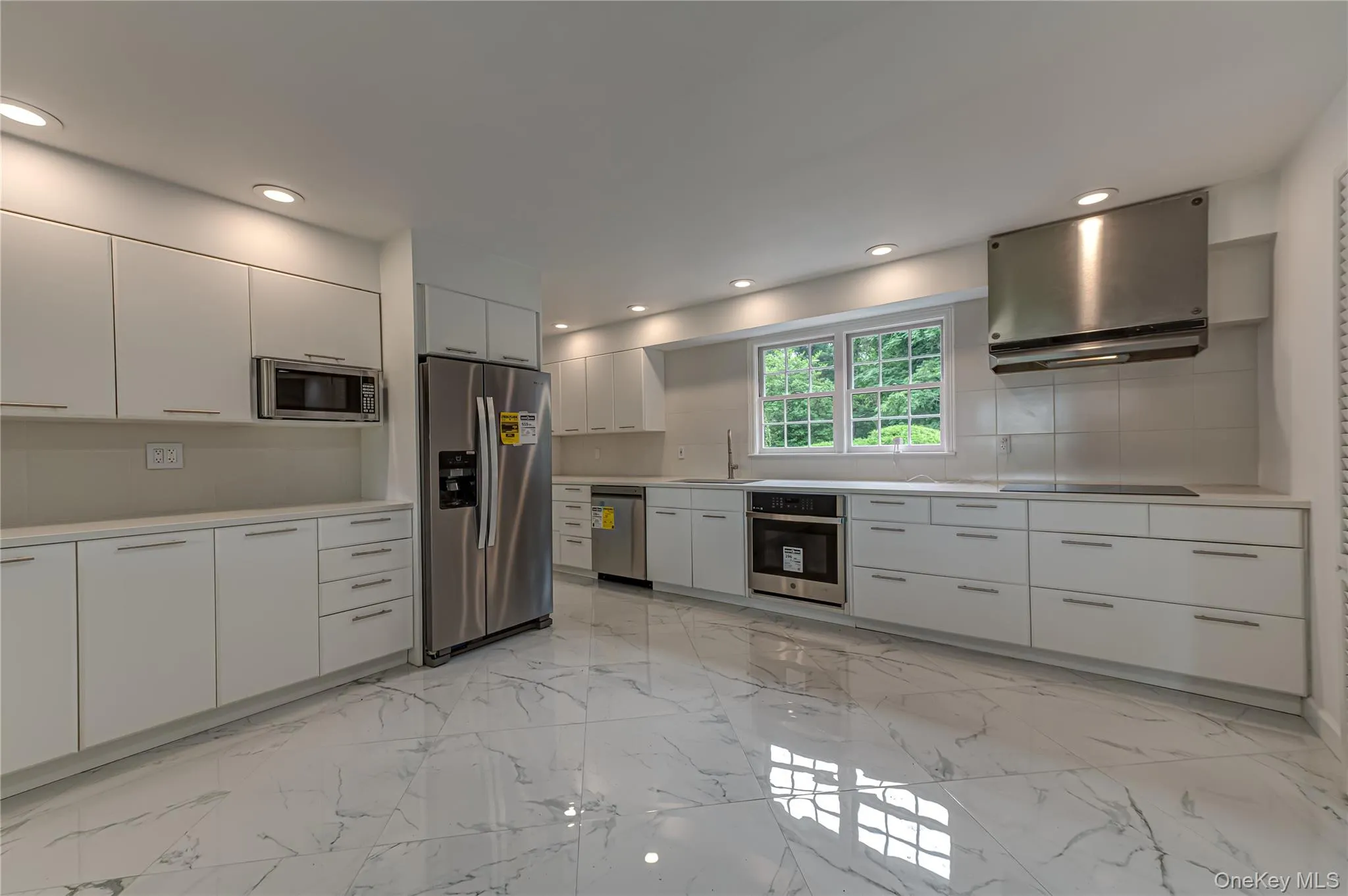3 South Run, Huntington, NY, 5 Bedrooms Bedrooms, 10 Rooms Rooms,3 BathroomsBathrooms,Residential,For Rent,South,0,1026452 3 South Run, Huntington, NY, 5 Bedrooms Bedrooms, 10 Rooms Rooms,3 BathroomsBathrooms,Residential,For Rent,South,0,1026452