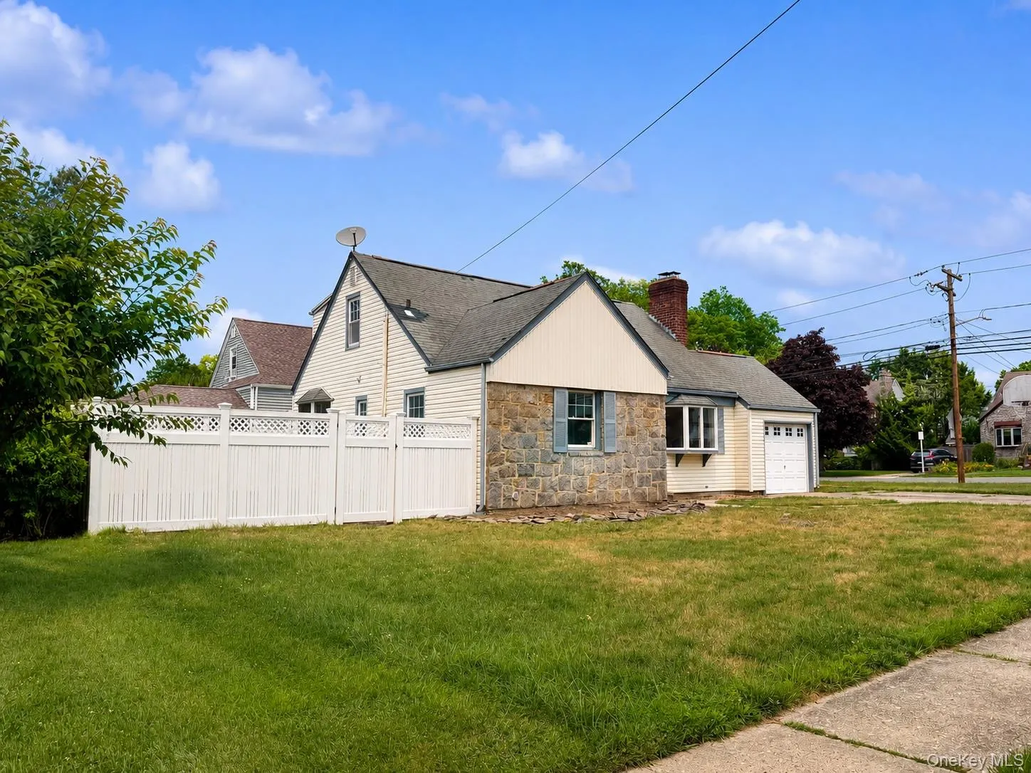 3385 Maplewood Drive, Hempstead, NY, 4 Bedrooms Bedrooms, 8 Rooms Rooms,2 BathroomsBathrooms,Residential,For Rent,Maplewood,0,1026474 3385 Maplewood Drive, Hempstead, NY, 4 Bedrooms Bedrooms, 8 Rooms Rooms,2 BathroomsBathrooms,Residential,For Rent,Maplewood,0,1026474