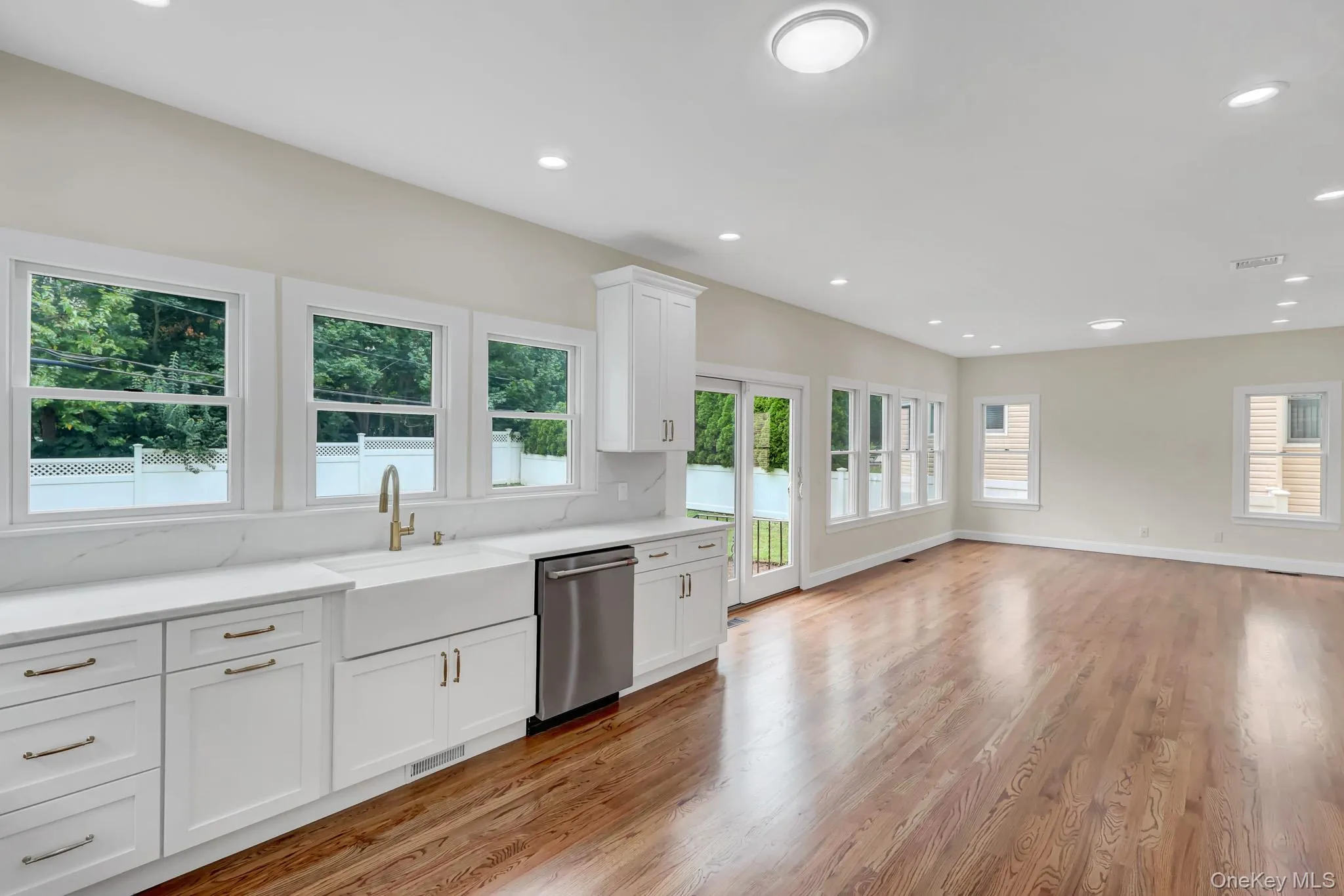 86 George Street, North Hempstead, NY, 4 Bedrooms Bedrooms, 8 Rooms Rooms,3 BathroomsBathrooms,Residential,For Rent,George,0,1026483 86 George Street, North Hempstead, NY, 4 Bedrooms Bedrooms, 8 Rooms Rooms,3 BathroomsBathrooms,Residential,For Rent,George,0,1026483