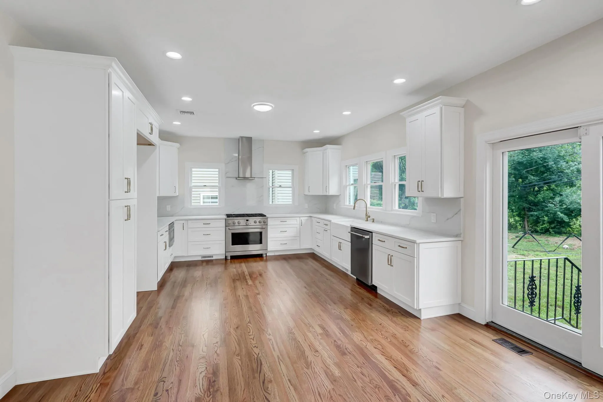 86 George Street, North Hempstead, NY, 4 Bedrooms Bedrooms, 8 Rooms Rooms,3 BathroomsBathrooms,Residential,For Rent,George,0,1026483 86 George Street, North Hempstead, NY, 4 Bedrooms Bedrooms, 8 Rooms Rooms,3 BathroomsBathrooms,Residential,For Rent,George,0,1026483