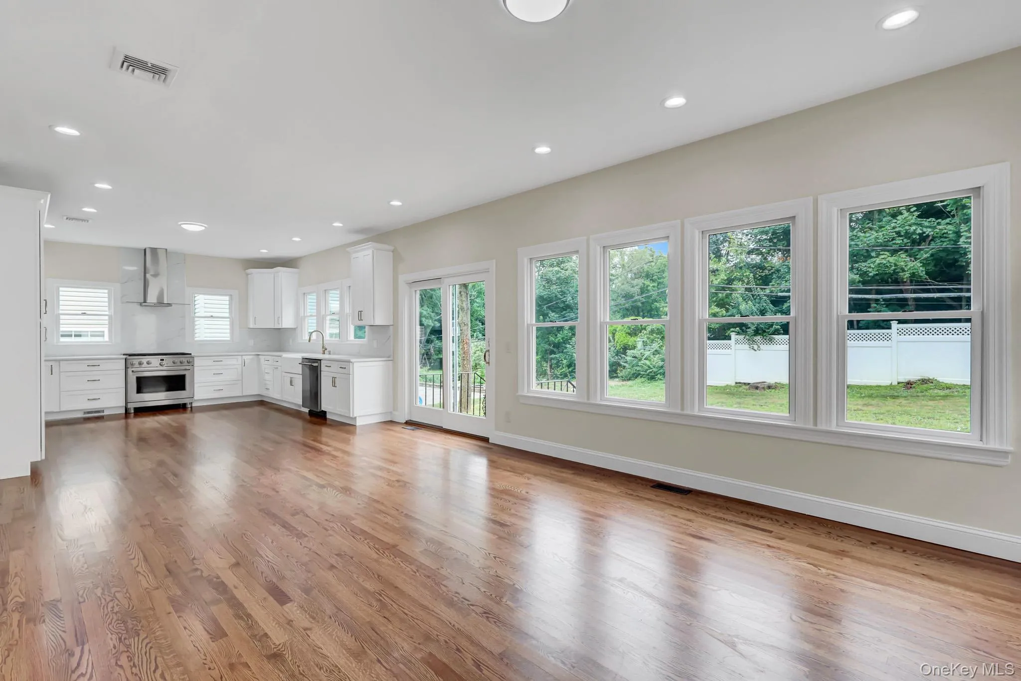 86 George Street, North Hempstead, NY, 4 Bedrooms Bedrooms, 8 Rooms Rooms,3 BathroomsBathrooms,Residential,For Rent,George,0,1026483 86 George Street, North Hempstead, NY, 4 Bedrooms Bedrooms, 8 Rooms Rooms,3 BathroomsBathrooms,Residential,For Rent,George,0,1026483