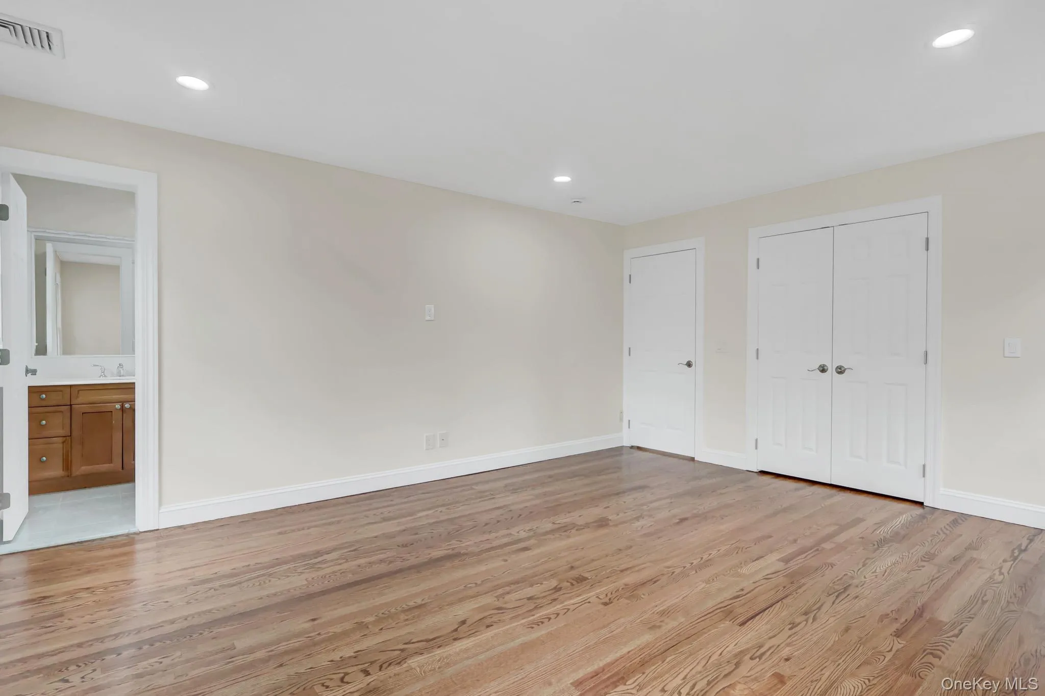 86 George Street, North Hempstead, NY, 4 Bedrooms Bedrooms, 8 Rooms Rooms,3 BathroomsBathrooms,Residential,For Rent,George,0,1026483 86 George Street, North Hempstead, NY, 4 Bedrooms Bedrooms, 8 Rooms Rooms,3 BathroomsBathrooms,Residential,For Rent,George,0,1026483