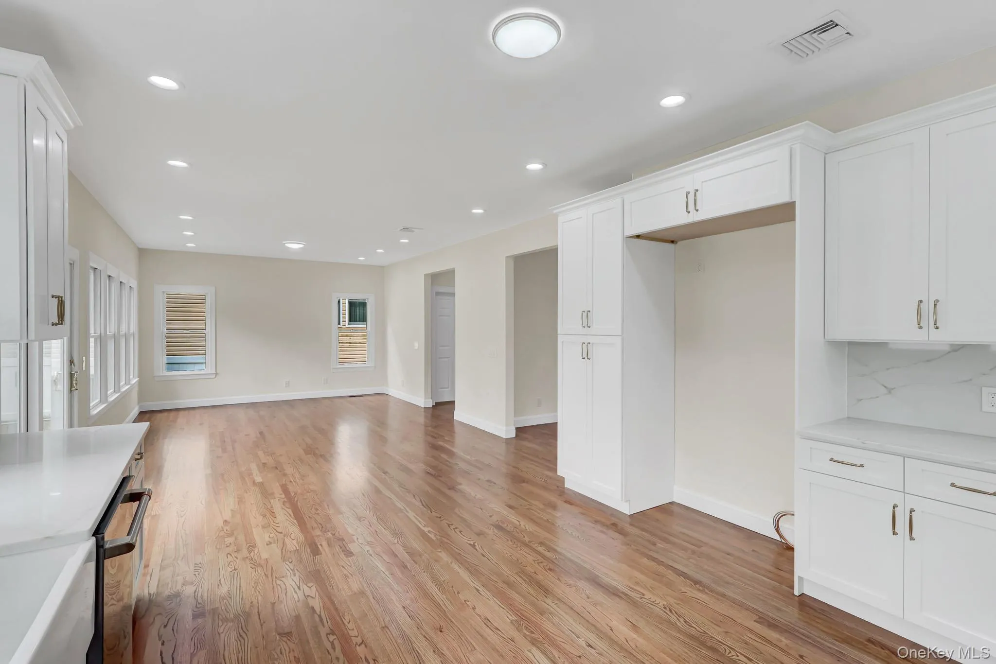 86 George Street, North Hempstead, NY, 4 Bedrooms Bedrooms, 8 Rooms Rooms,3 BathroomsBathrooms,Residential,For Rent,George,0,1026483 86 George Street, North Hempstead, NY, 4 Bedrooms Bedrooms, 8 Rooms Rooms,3 BathroomsBathrooms,Residential,For Rent,George,0,1026483