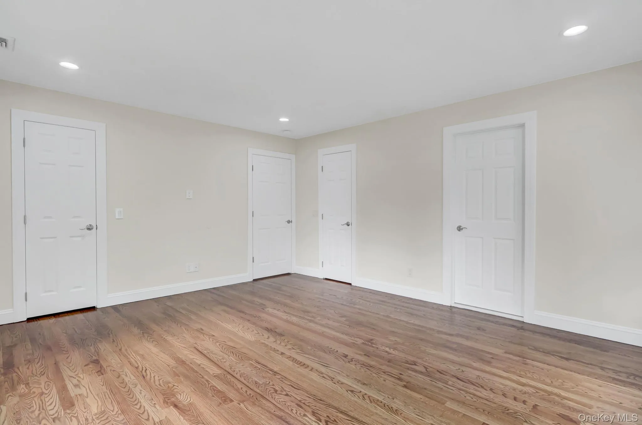 86 George Street, North Hempstead, NY, 4 Bedrooms Bedrooms, 8 Rooms Rooms,3 BathroomsBathrooms,Residential,For Rent,George,0,1026483 86 George Street, North Hempstead, NY, 4 Bedrooms Bedrooms, 8 Rooms Rooms,3 BathroomsBathrooms,Residential,For Rent,George,0,1026483