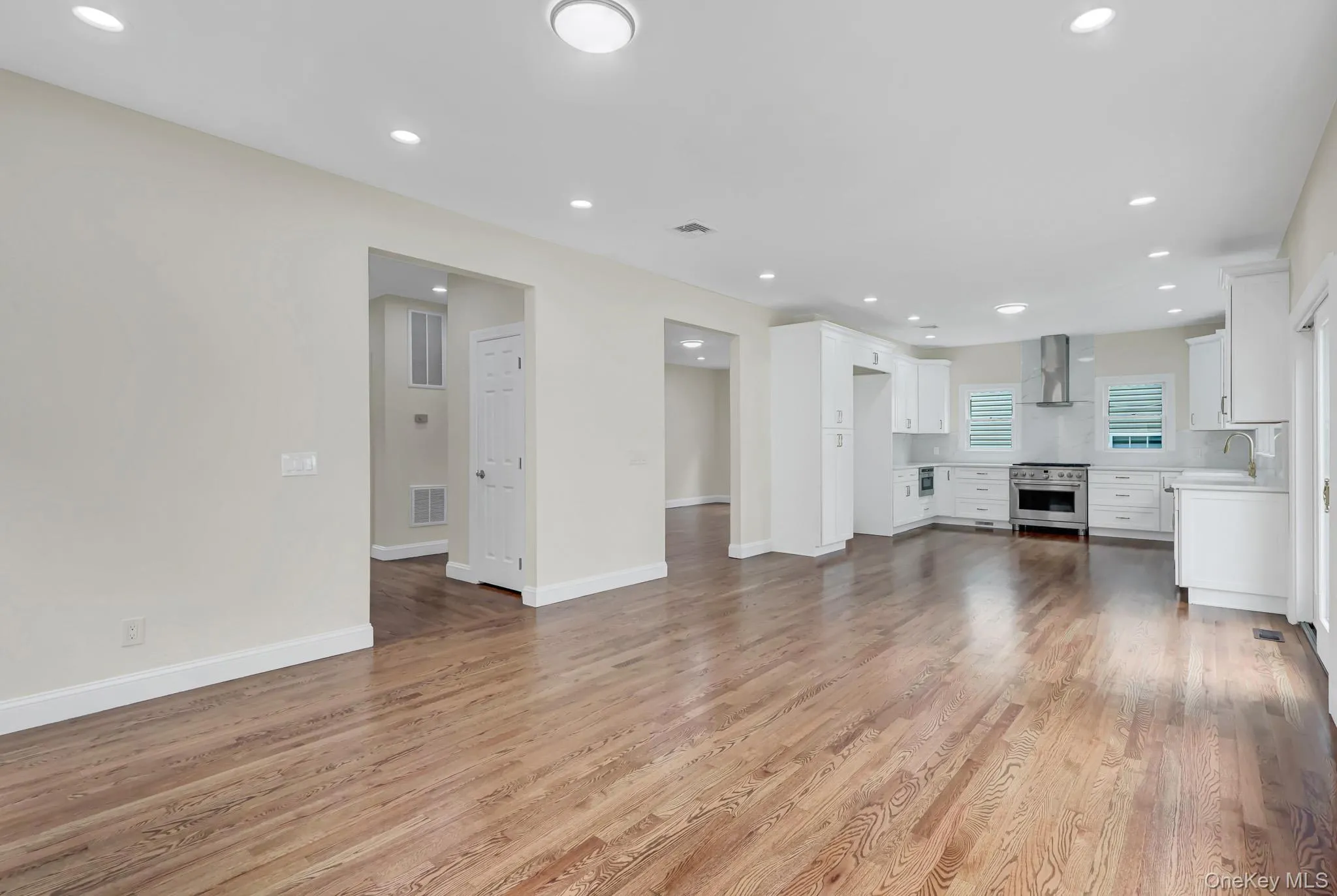 86 George Street, North Hempstead, NY, 4 Bedrooms Bedrooms, 8 Rooms Rooms,3 BathroomsBathrooms,Residential,For Rent,George,0,1026483 86 George Street, North Hempstead, NY, 4 Bedrooms Bedrooms, 8 Rooms Rooms,3 BathroomsBathrooms,Residential,For Rent,George,0,1026483