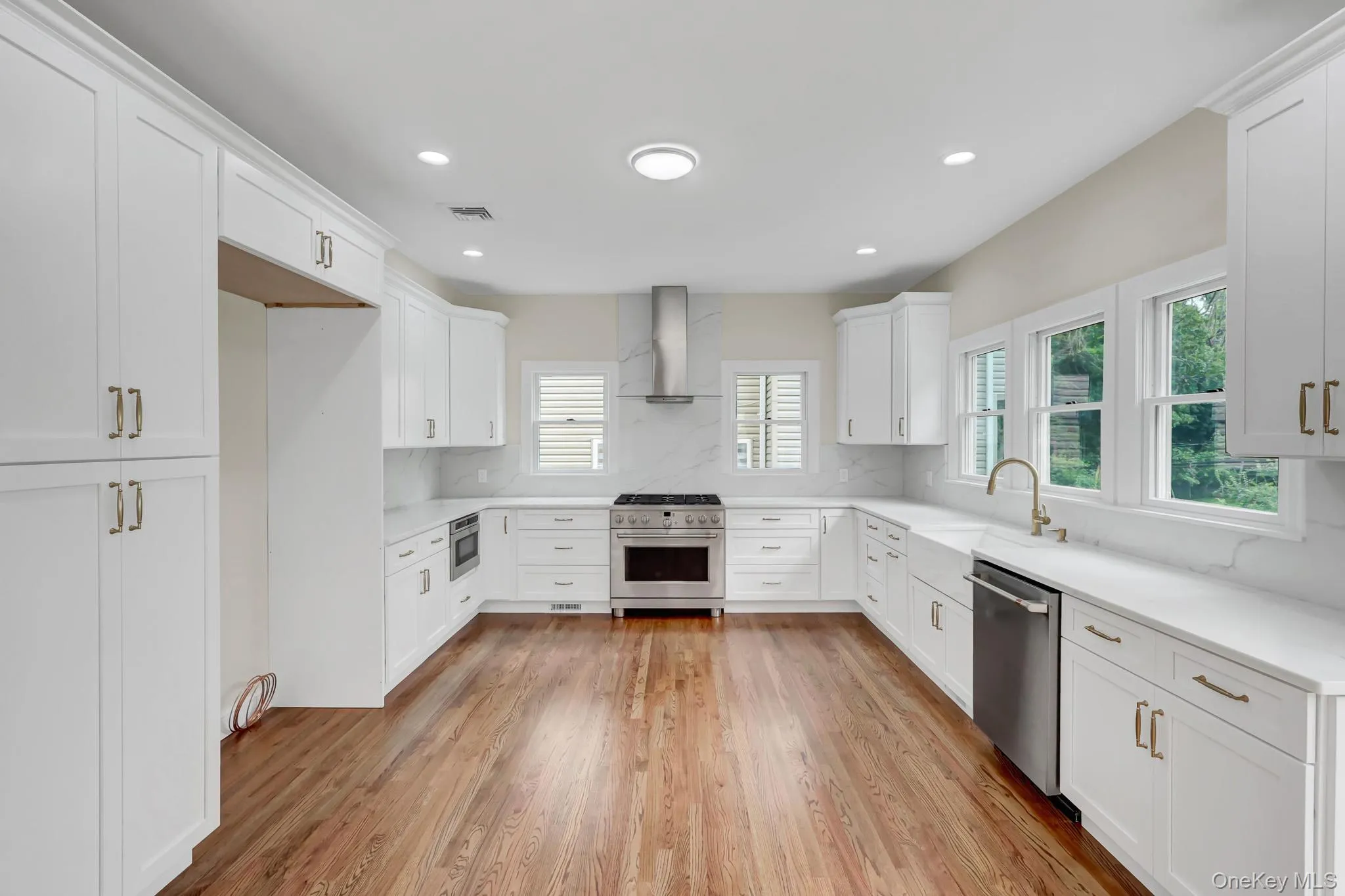 86 George Street, North Hempstead, NY, 4 Bedrooms Bedrooms, 8 Rooms Rooms,3 BathroomsBathrooms,Residential,For Rent,George,0,1026483 86 George Street, North Hempstead, NY, 4 Bedrooms Bedrooms, 8 Rooms Rooms,3 BathroomsBathrooms,Residential,For Rent,George,0,1026483