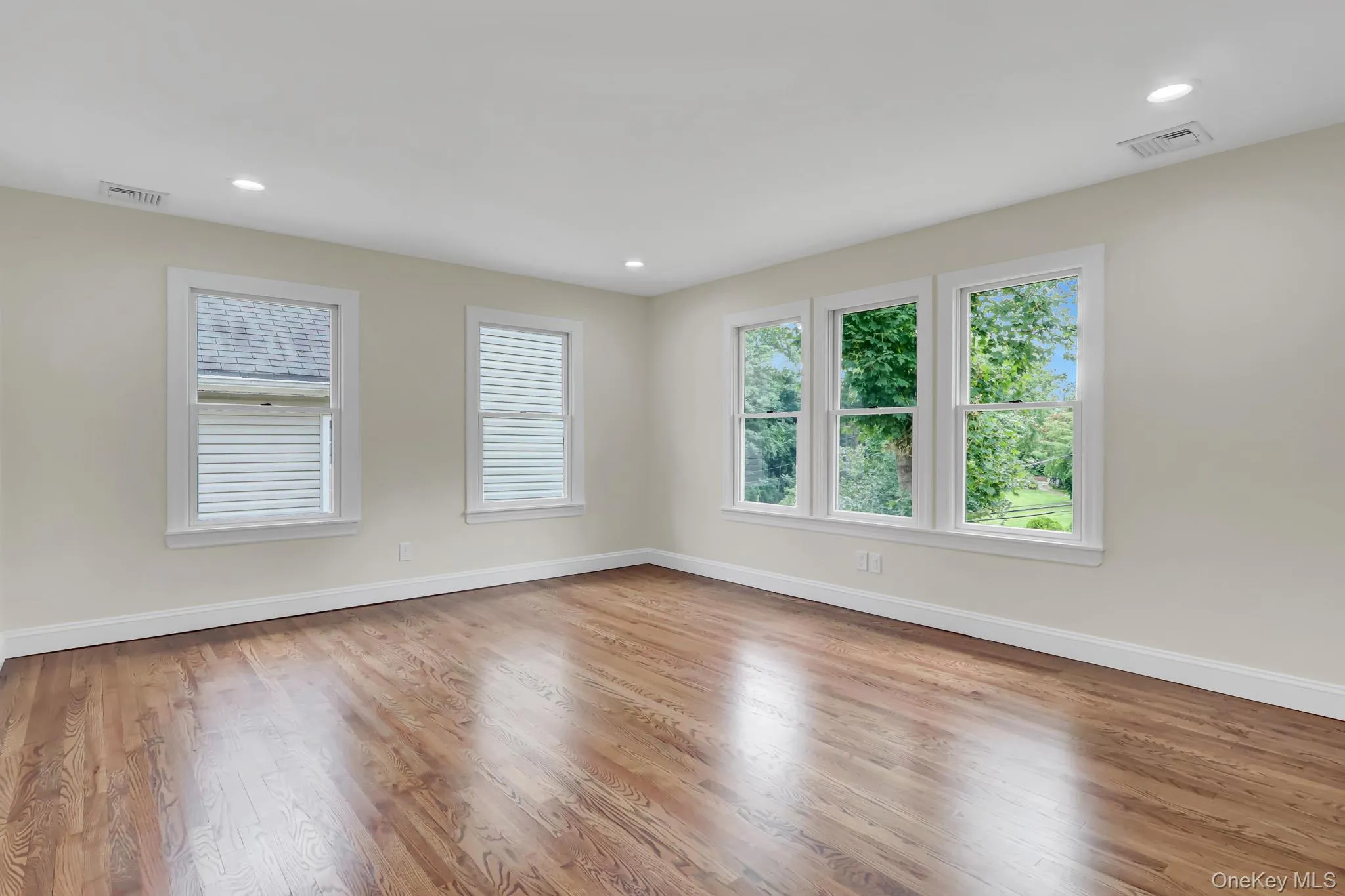 86 George Street, North Hempstead, NY, 4 Bedrooms Bedrooms, 8 Rooms Rooms,3 BathroomsBathrooms,Residential,For Rent,George,0,1026483 86 George Street, North Hempstead, NY, 4 Bedrooms Bedrooms, 8 Rooms Rooms,3 BathroomsBathrooms,Residential,For Rent,George,0,1026483